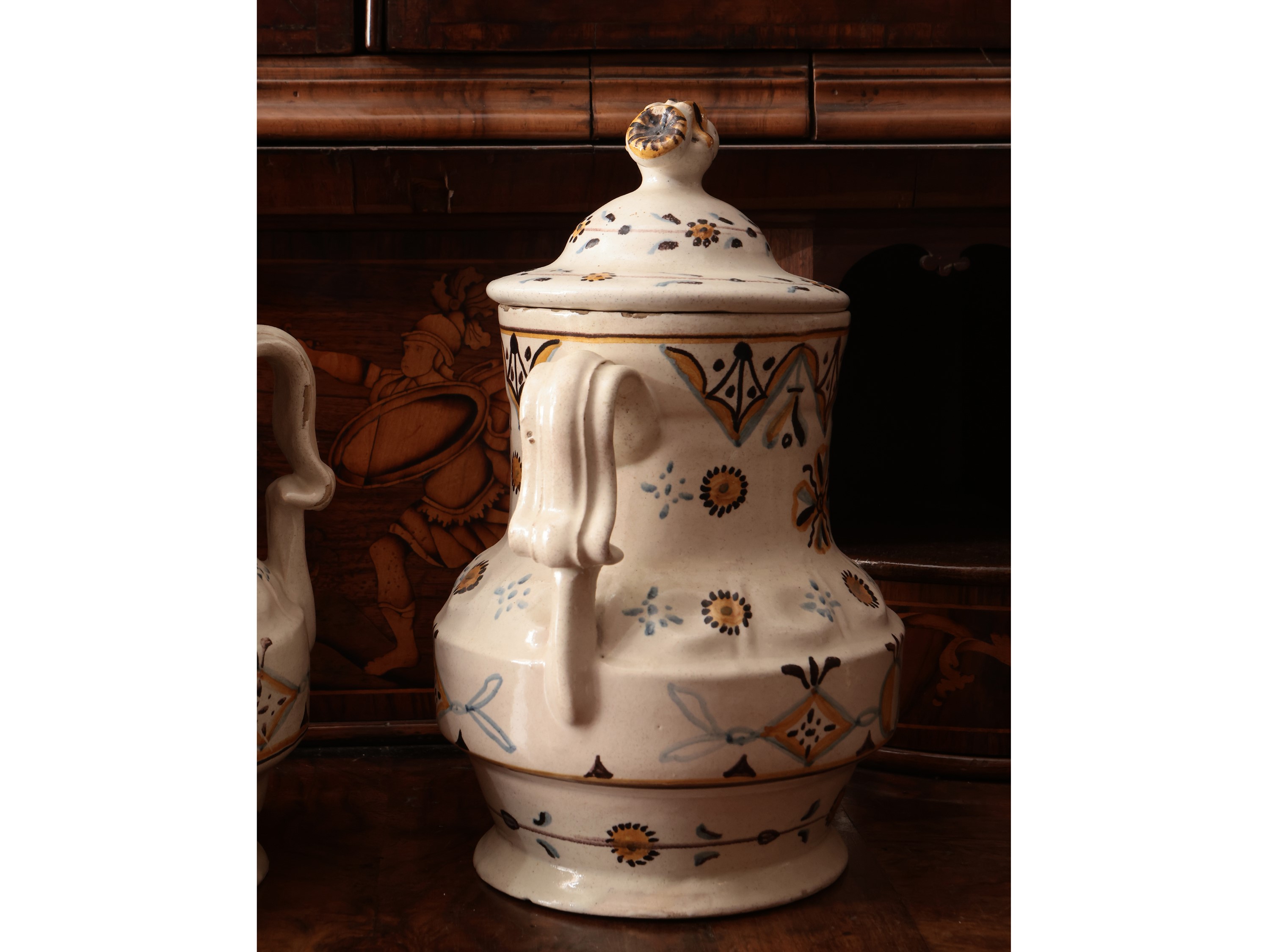 Coppia di Ciarle in Maiolica