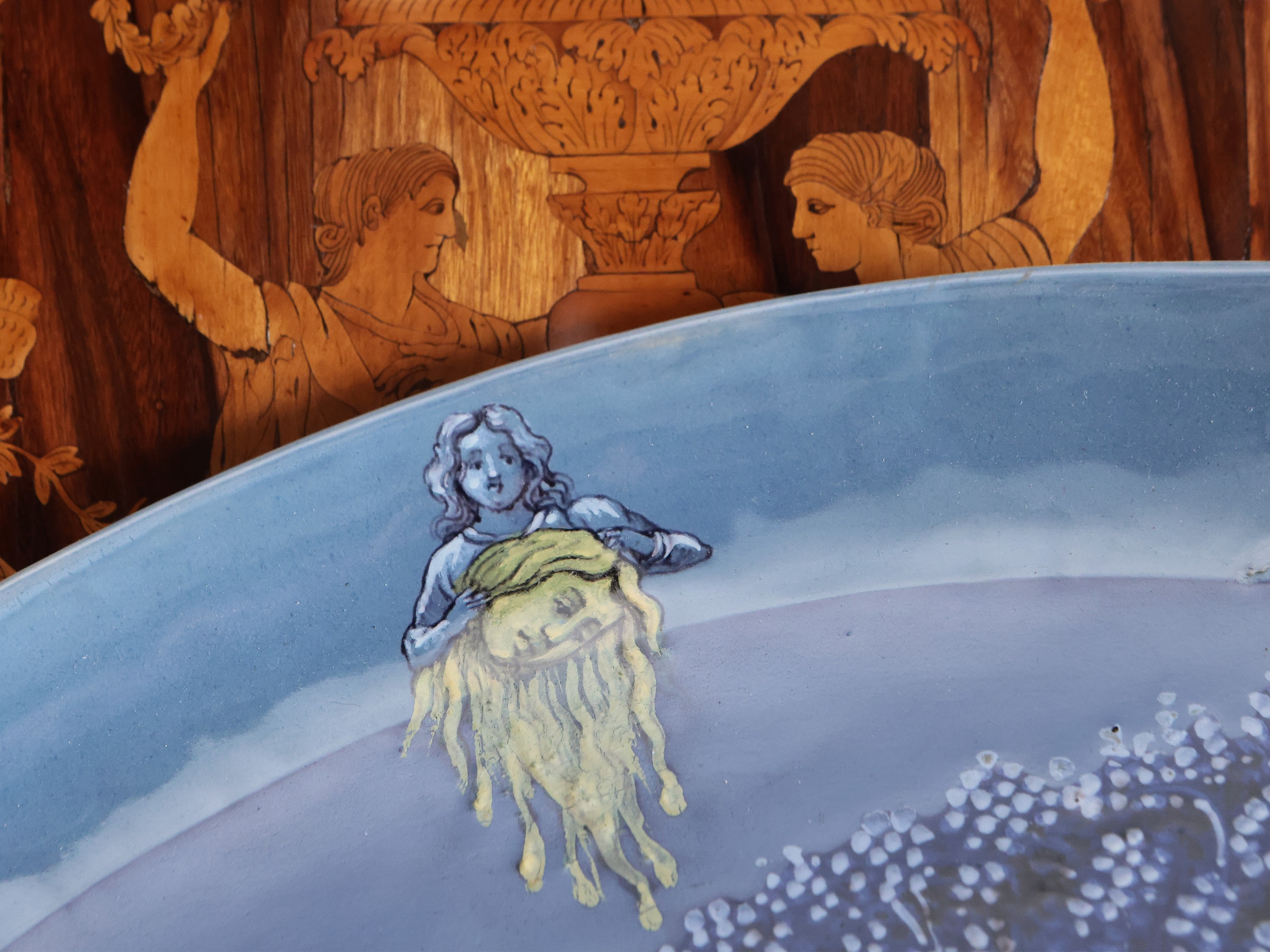 Grande piatto da parata in terracotta invetriata, Cantagalli