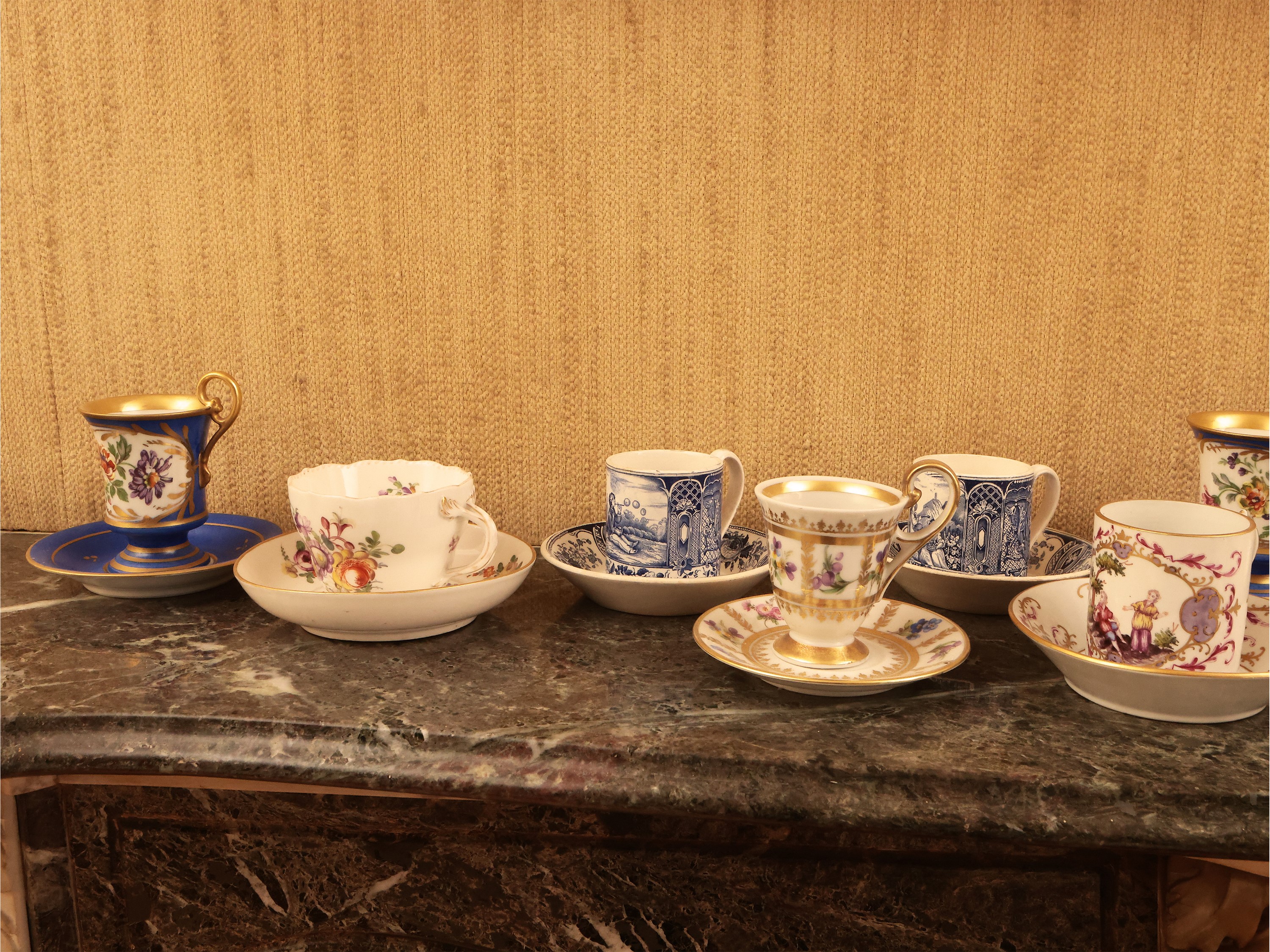 Collezione di Tazzine D'epoca in Porcellana