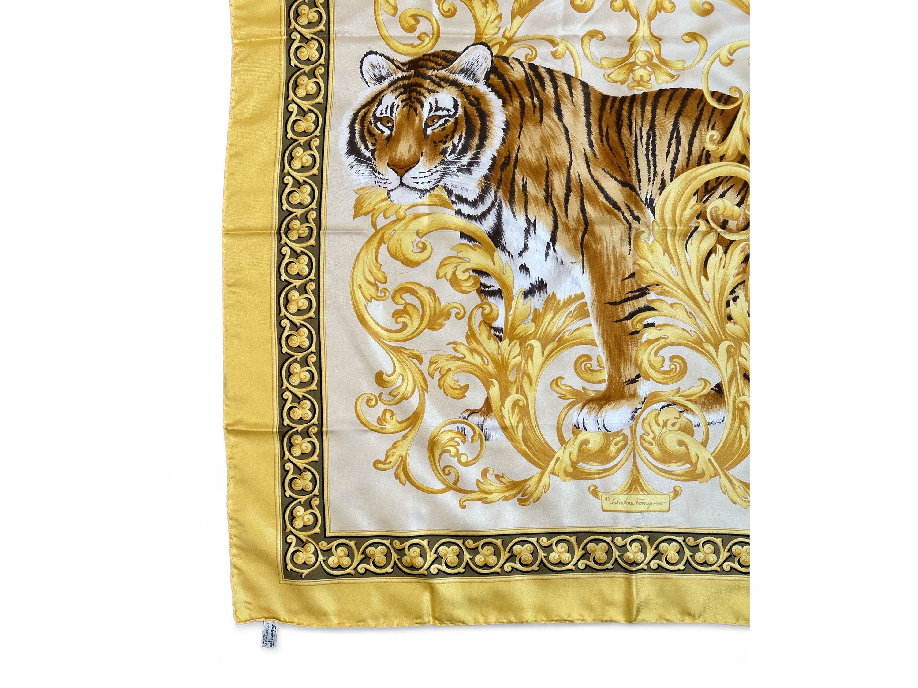 Salvatore Ferragamo, Due Foulard in Seta