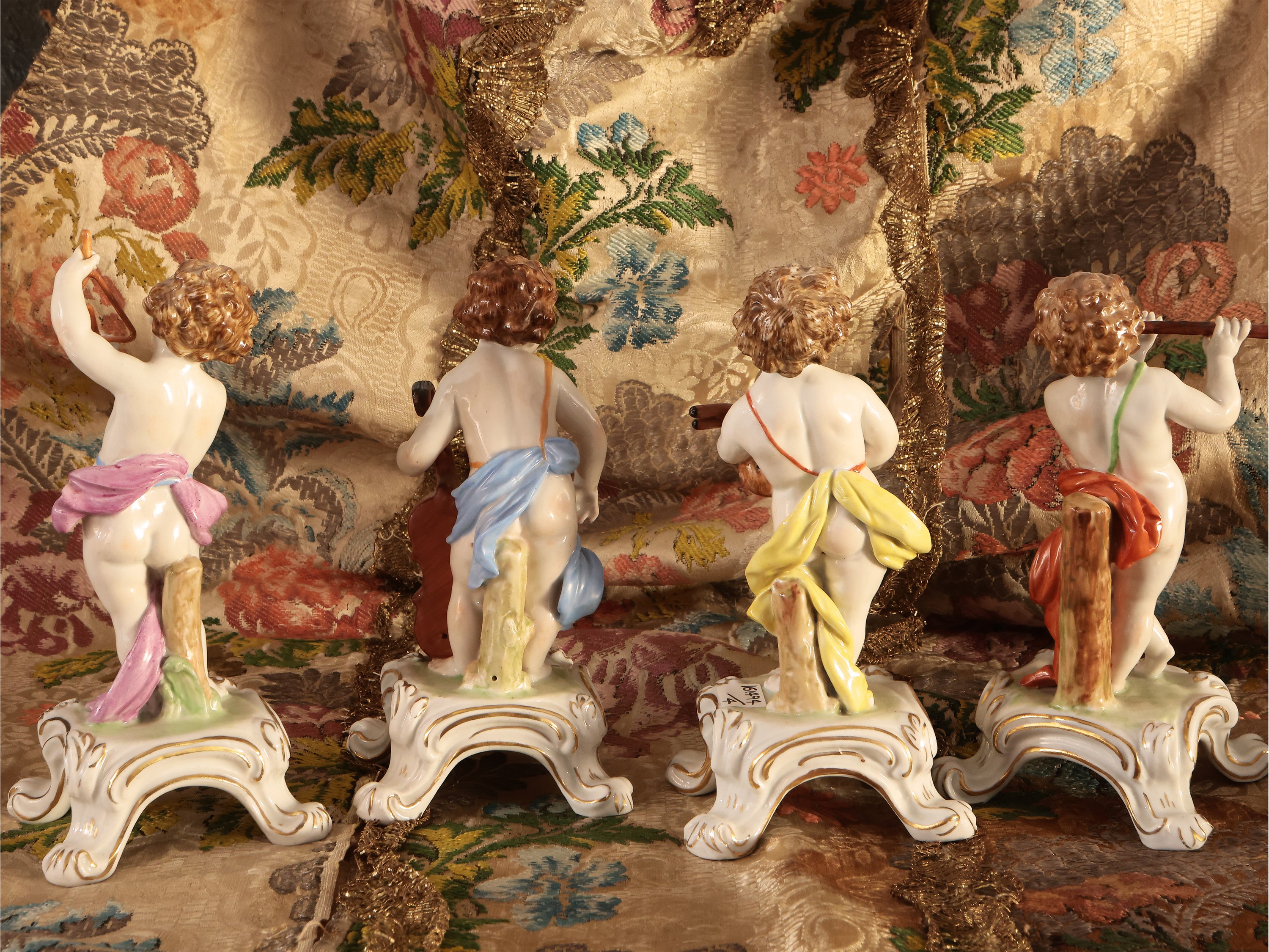 Quattro Figure in Porcellana Policroma
