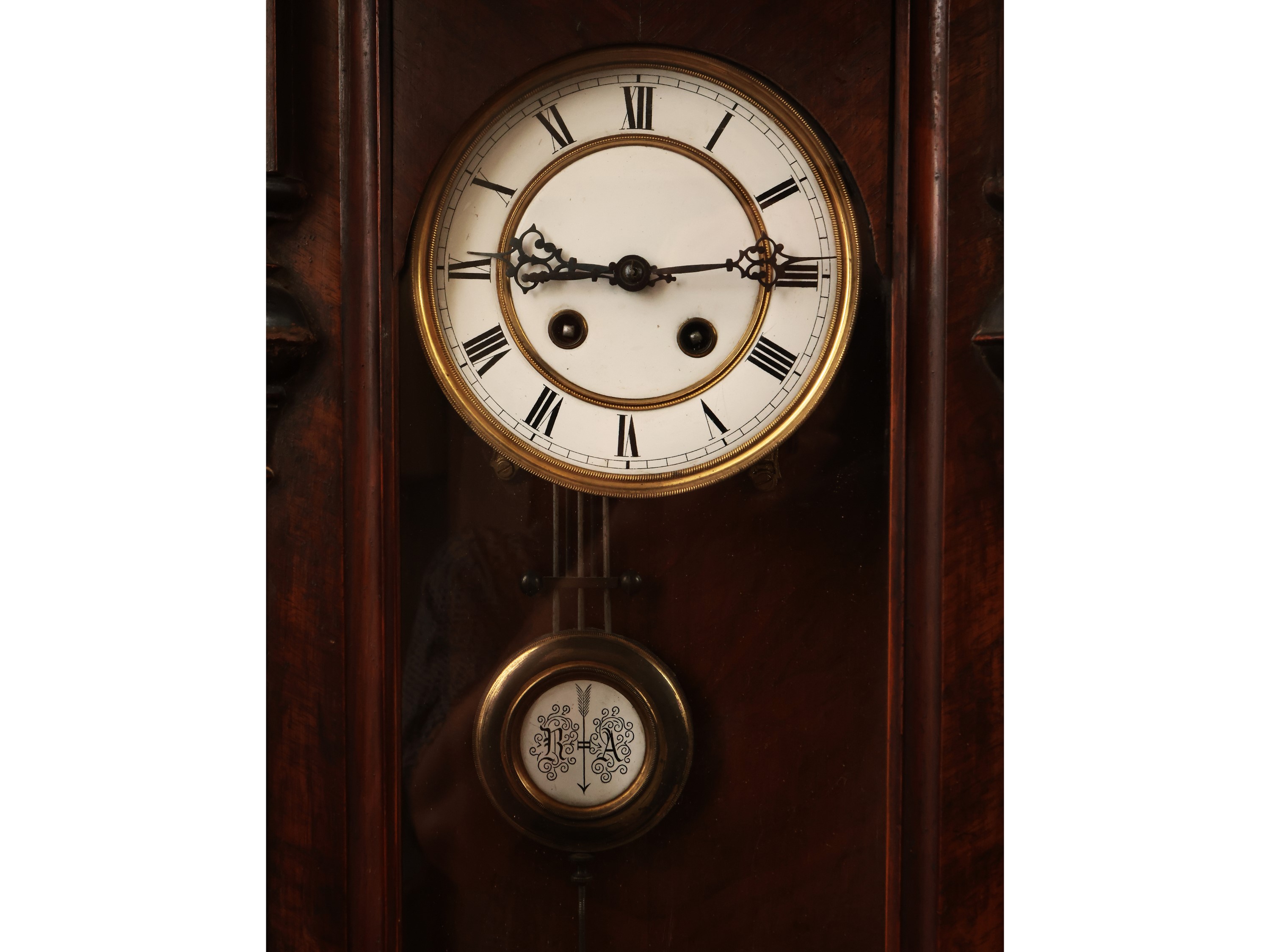 Orologio pensile a pendolo in noce