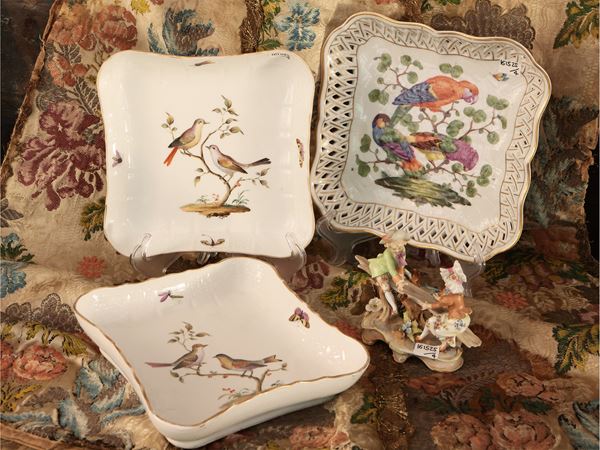 Assortimento di accessori in porcellana