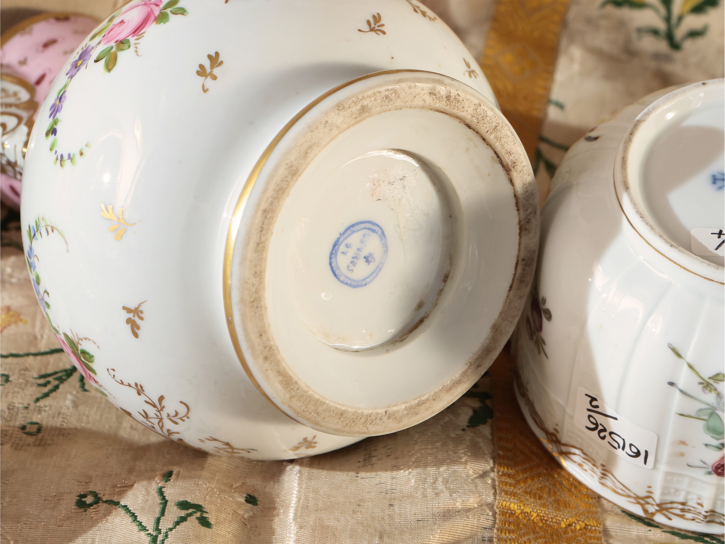Due Accessori per Servire il Caffè in Porcellana