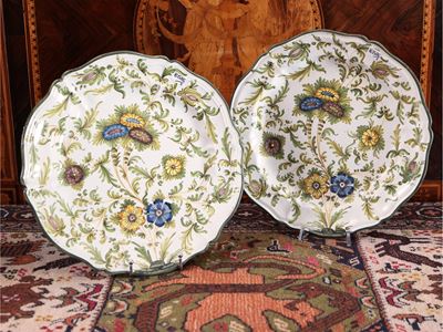 Coppia di Piatti da Parata in Ceramica
