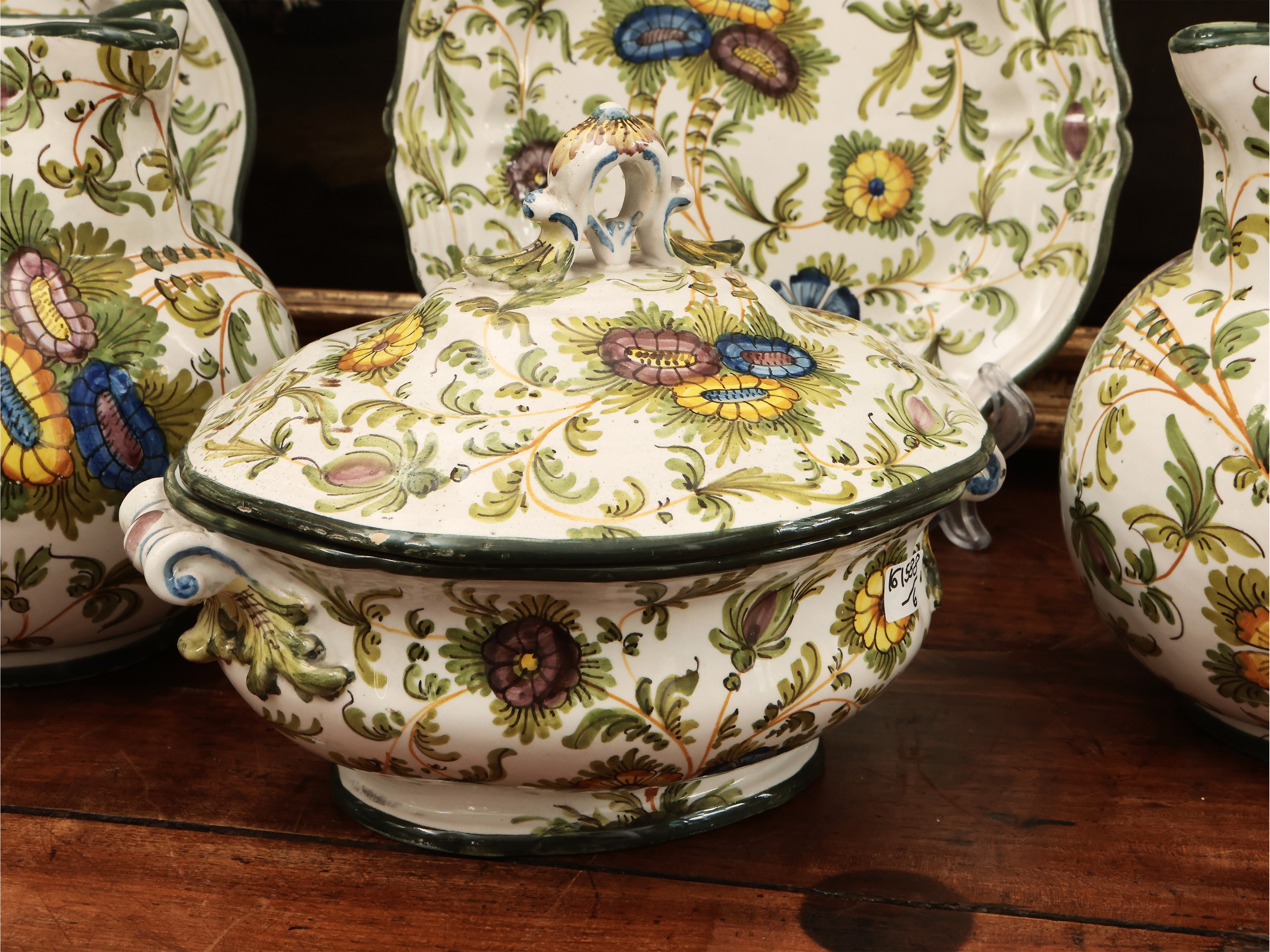 Assortimento di Accessori per la Tavola in Ceramica