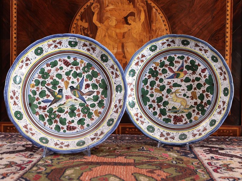 Coppia di Piatti da Parata in Terracotta Smaltata, Deruta