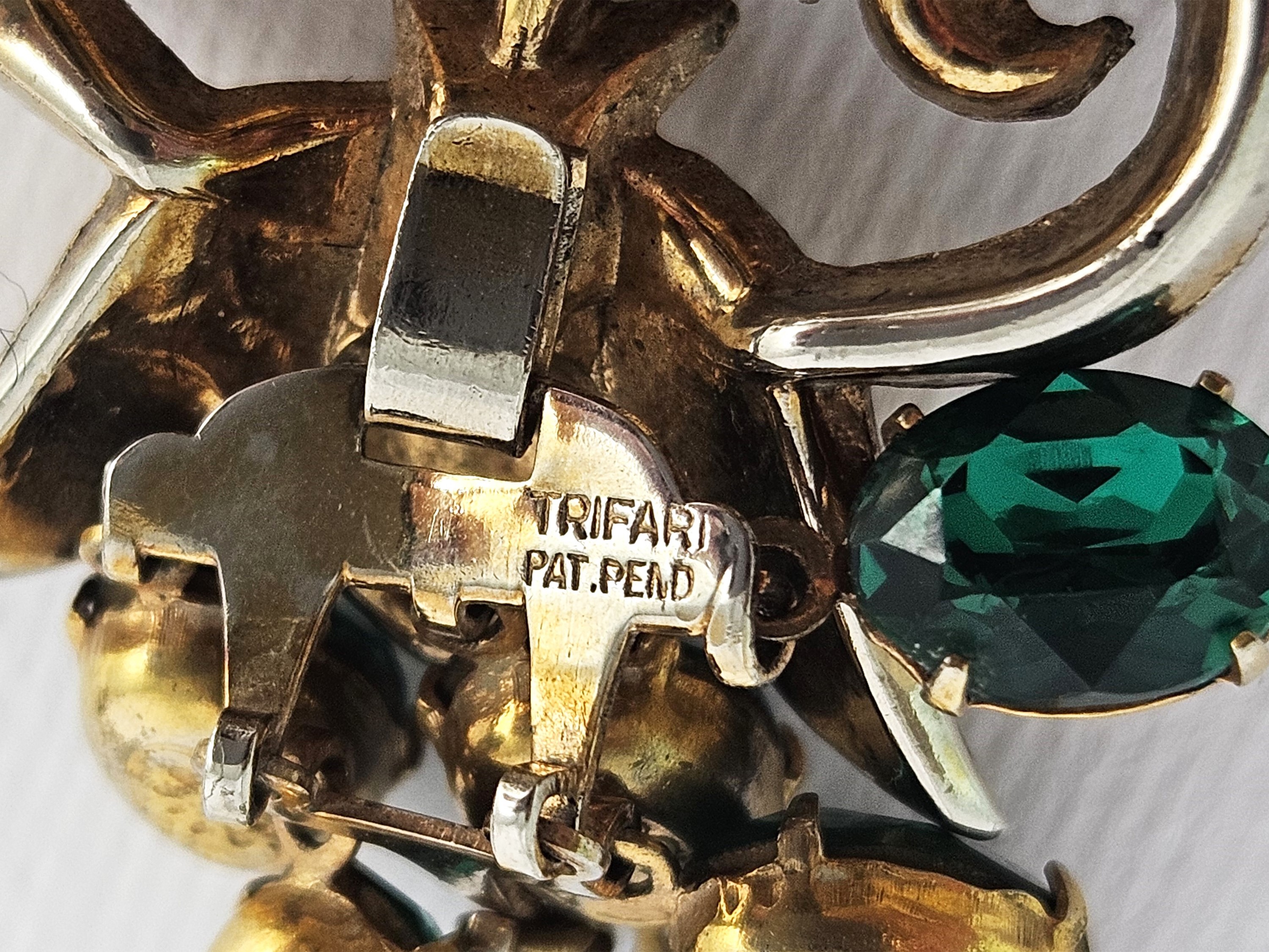 Trifari, Demi Parure Spilla e Orecchini