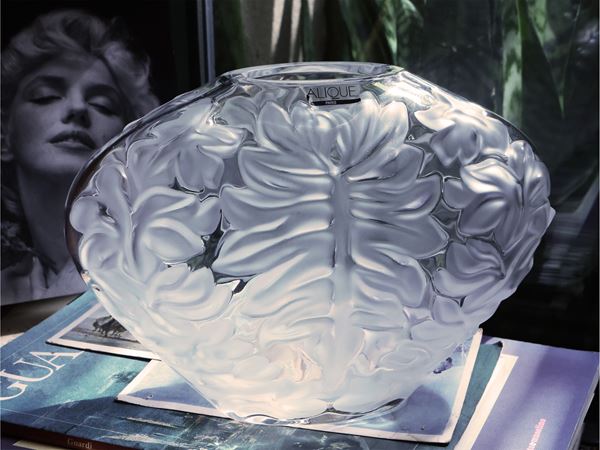 Mahe crystal vase, Lalique 1992