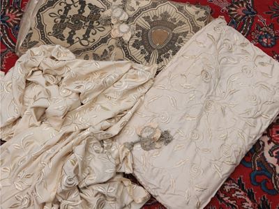 Drappo Copri Poltrona in Seta Color Avorio con Cuscino En Pendant