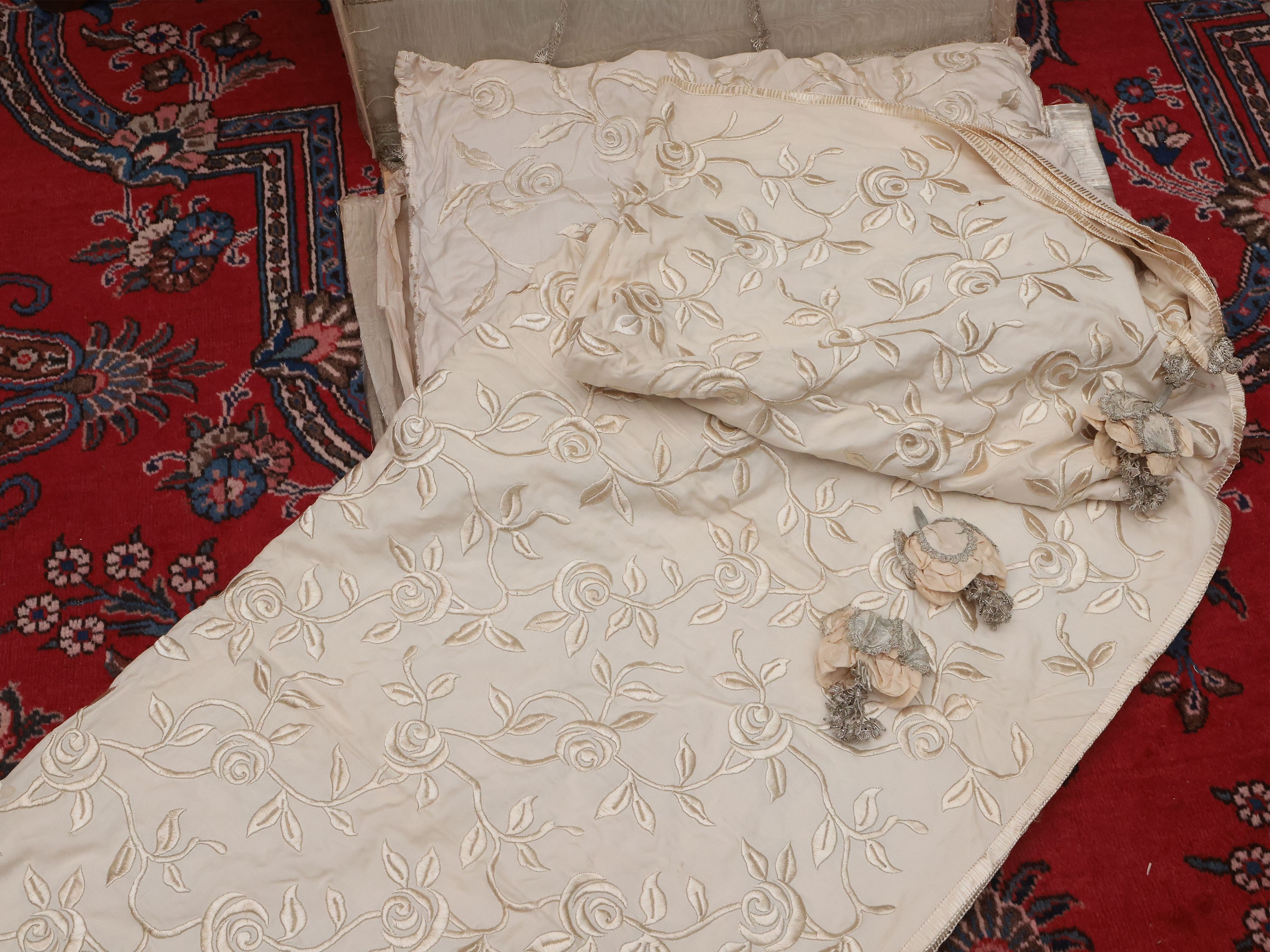 Drappo Copri Poltrona in Seta Color Avorio con Cuscino En Pendant