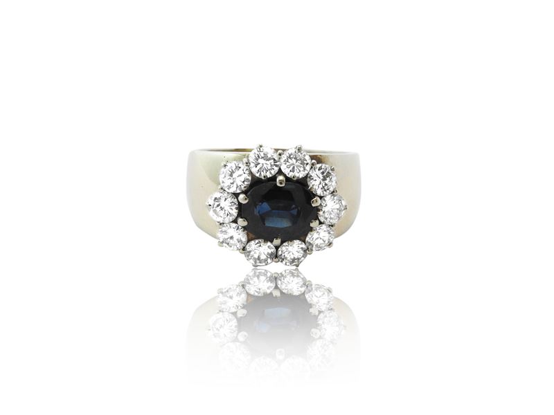 Anello Fascia in Oro Bianco con Diamanti e Zaffiro