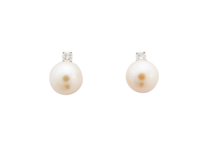 Orecchini in Oro Bianco con Diamanti e Perle Coltivate