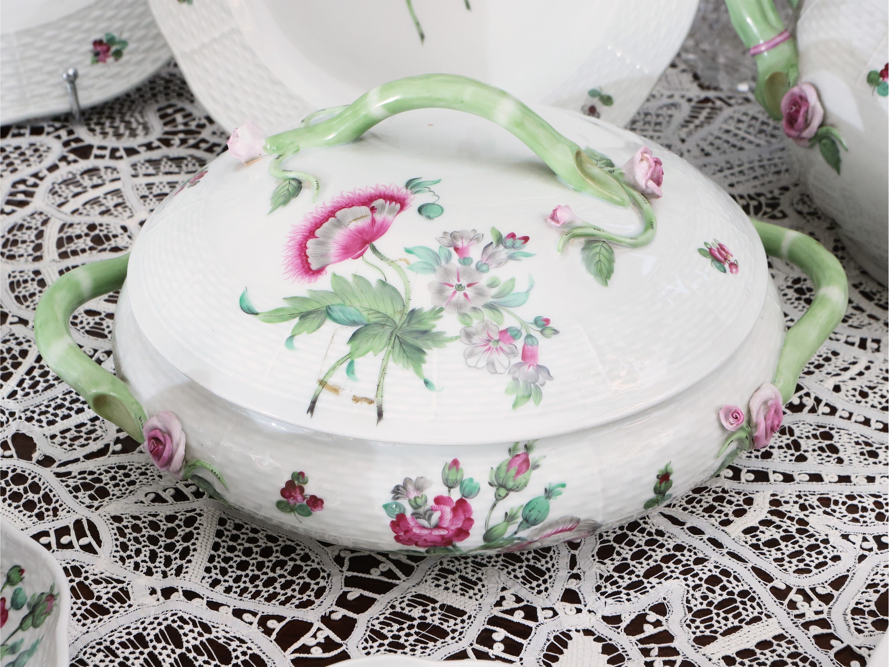 Servizio di Piatti in Porcellana, Decoro Bouquet De Rose Gould, Herend