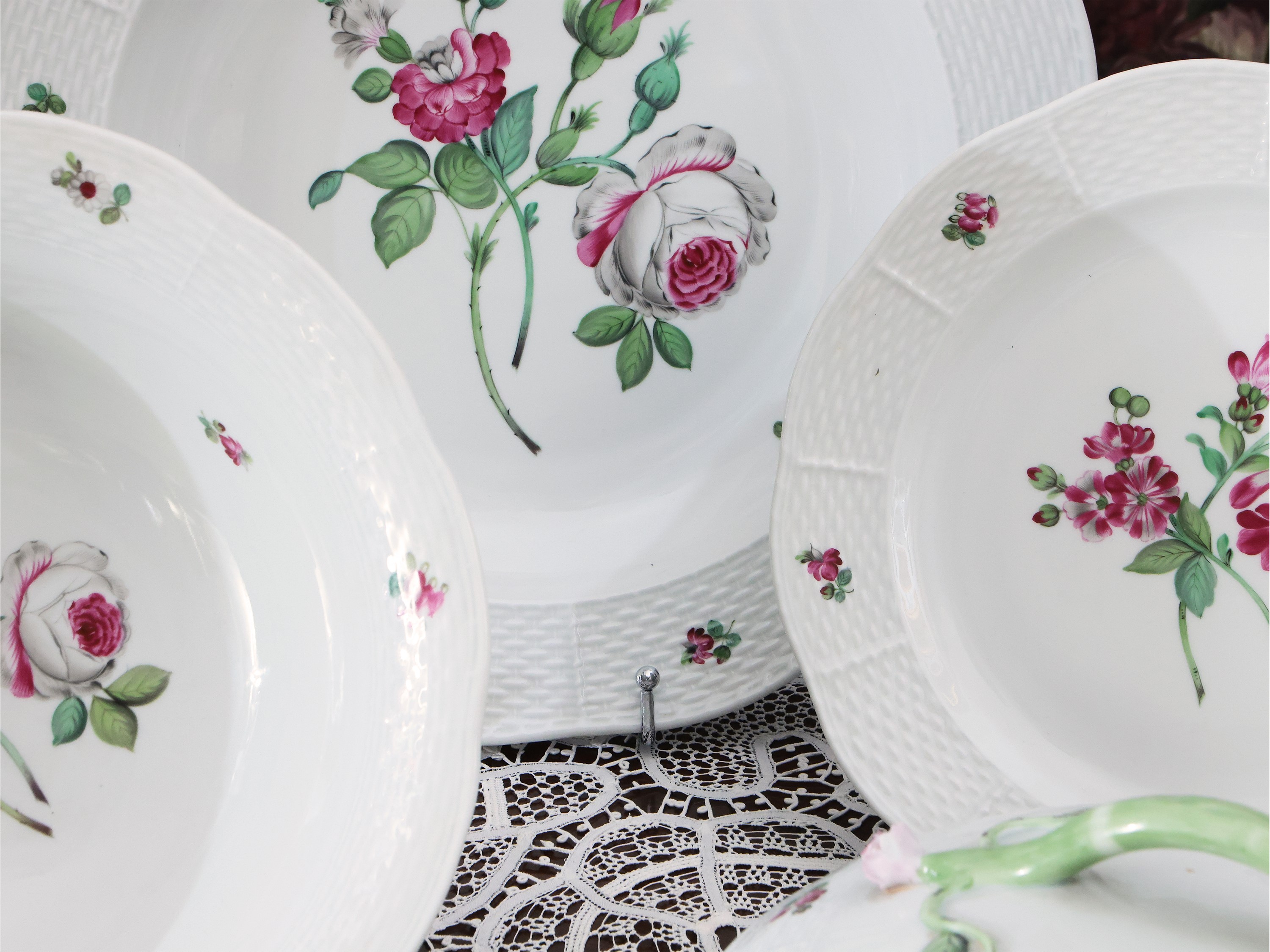 Servizio di Piatti in Porcellana, Decoro Bouquet De Rose Gould, Herend