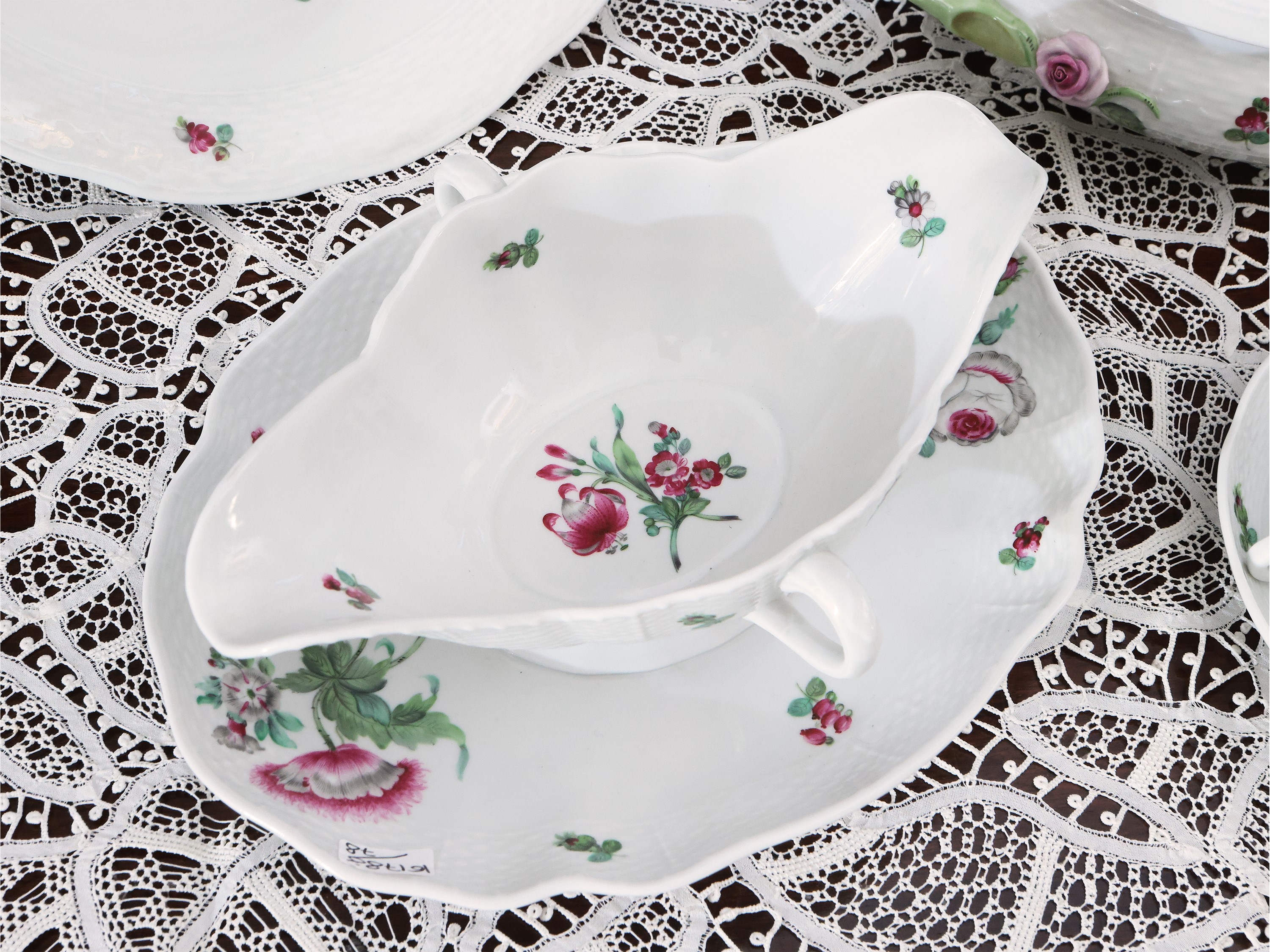 Servizio di Piatti in Porcellana, Decoro Bouquet De Rose Gould, Herend