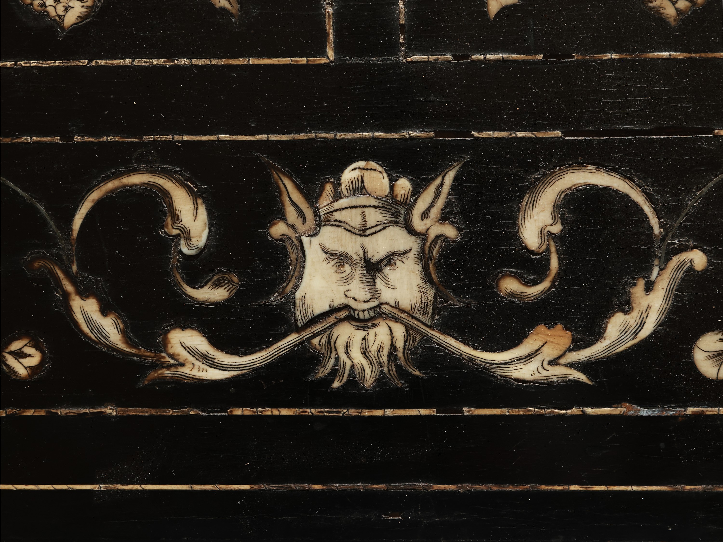 Tavolino da Appoggio in Legno Ebanizzato