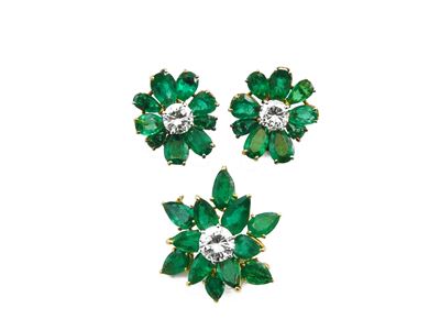Demi Parure Spilla ed Orecchini in Oro Giallo e Bianco con Diamanti e Smeraldi