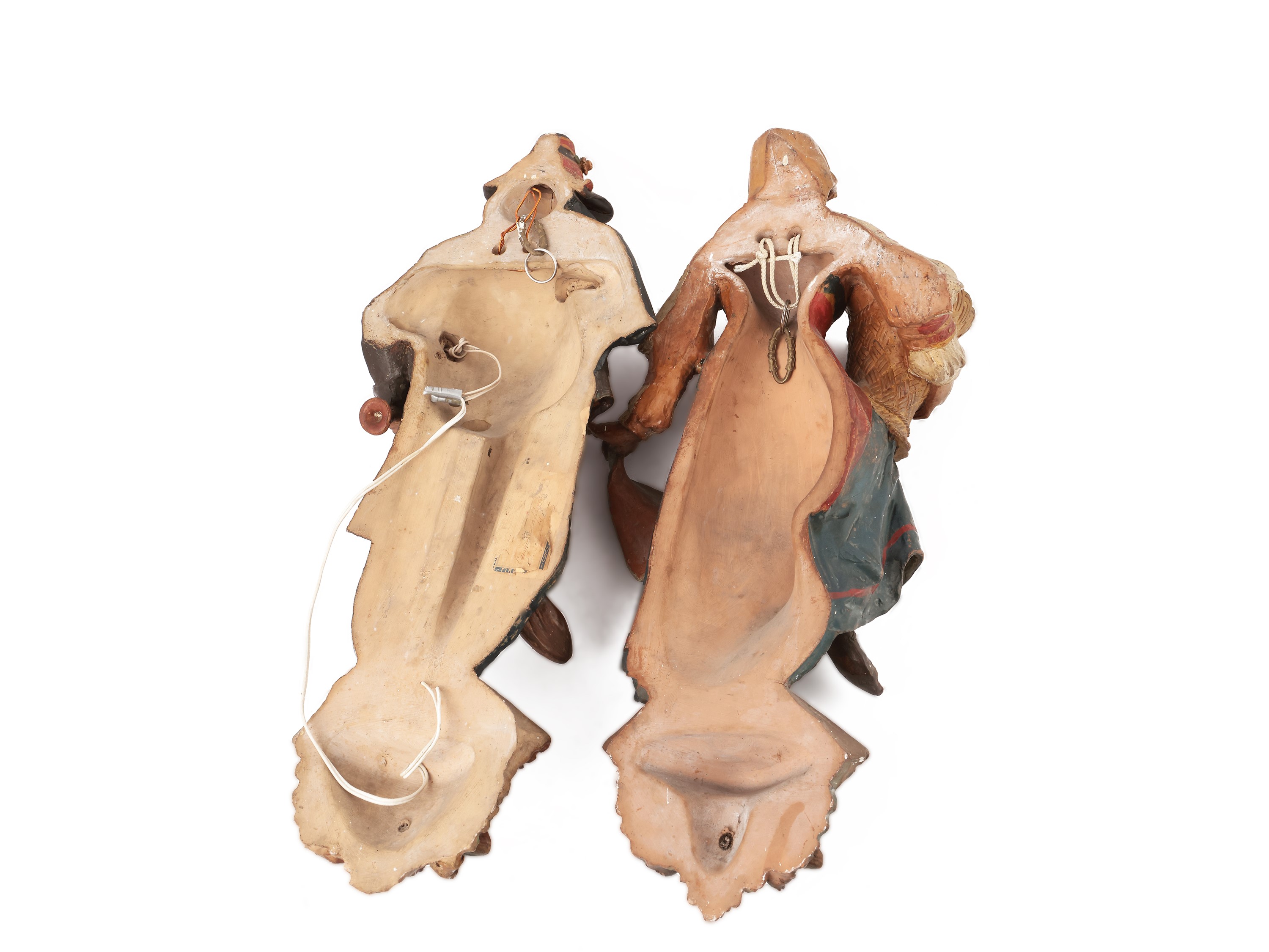 Coppia Figure Pensili in Terracotta Smaltata