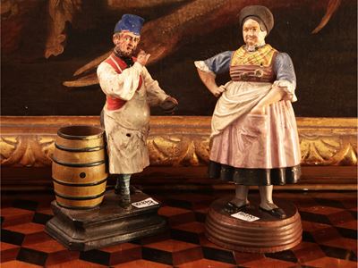 Due Figure in Cartapesta Dipinta