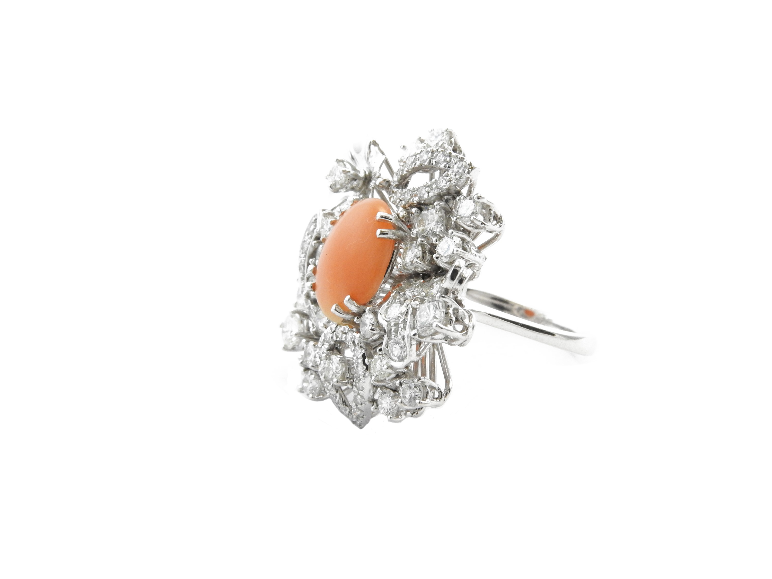 Anello in Oro Bianco con Diamanti e Corallo Rosa Arancio