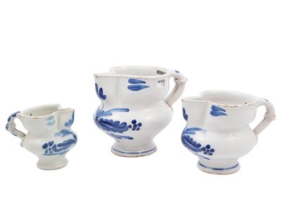 Serie di Tre Brocche in Maiolica