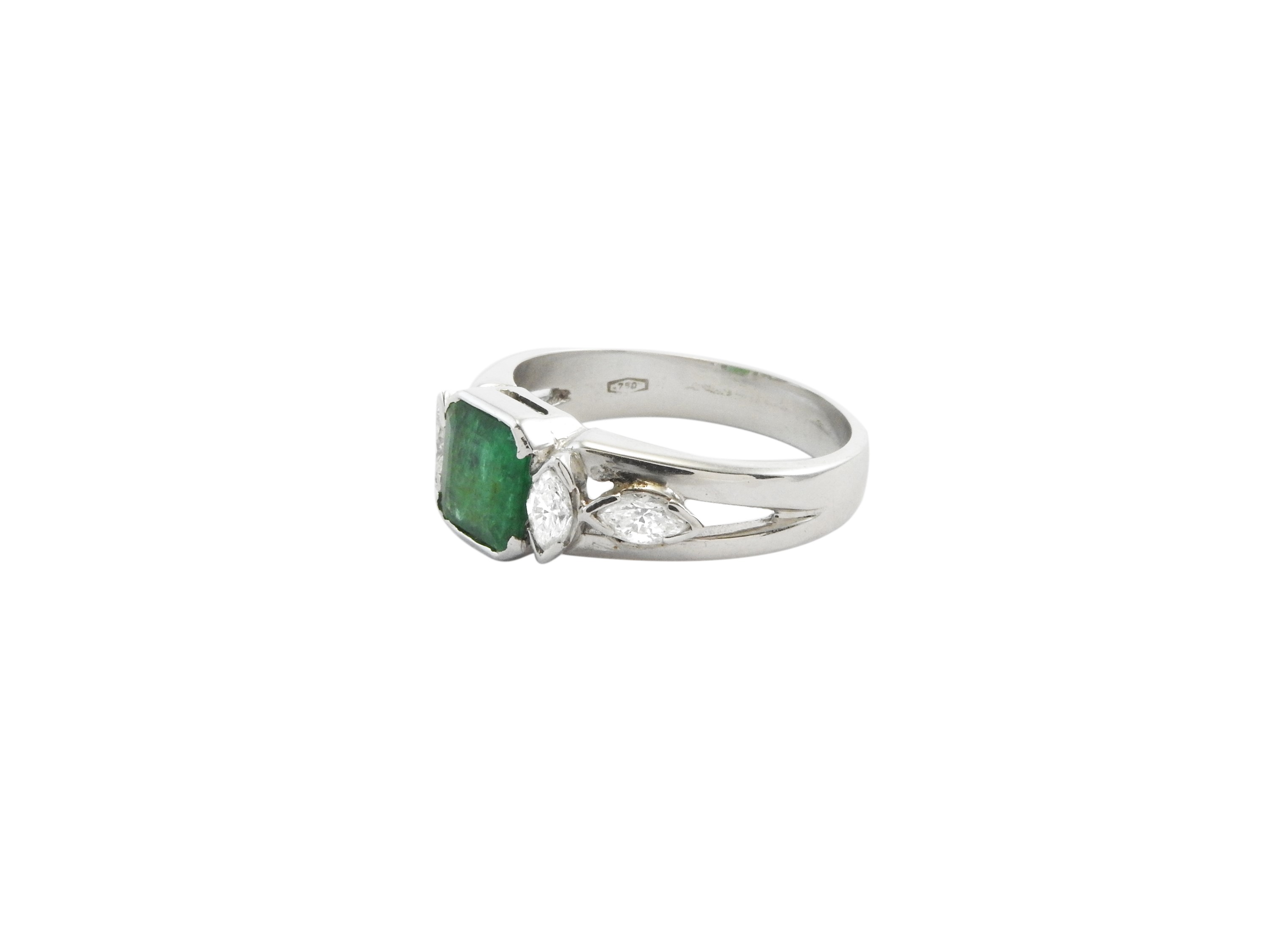 Anello in Oro Bianco con Diamanti e Smeraldo