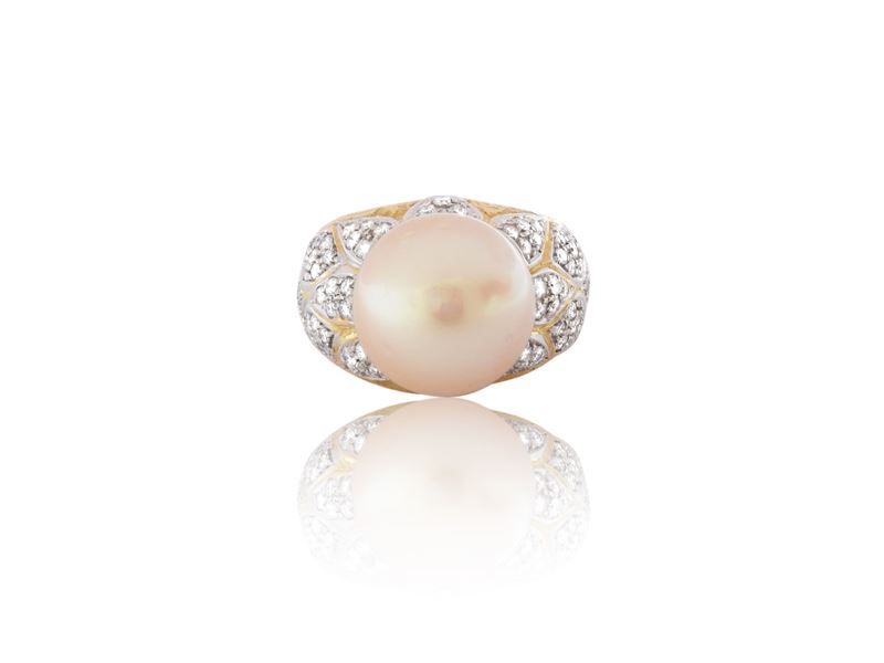 Torrini, Anello a Fascia in Oro Giallo con Diamanti e Perla South Sea Gold