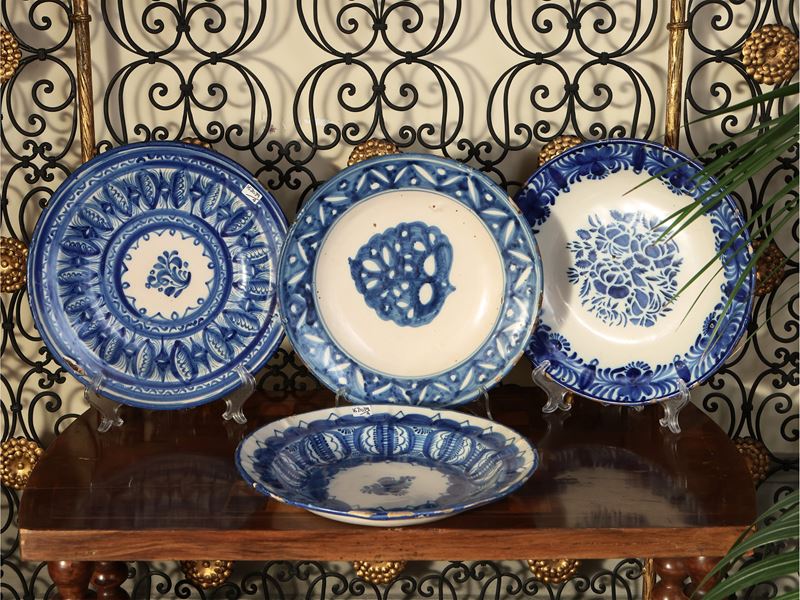 Quattro Piatti da Parata in Maiolica Popolare