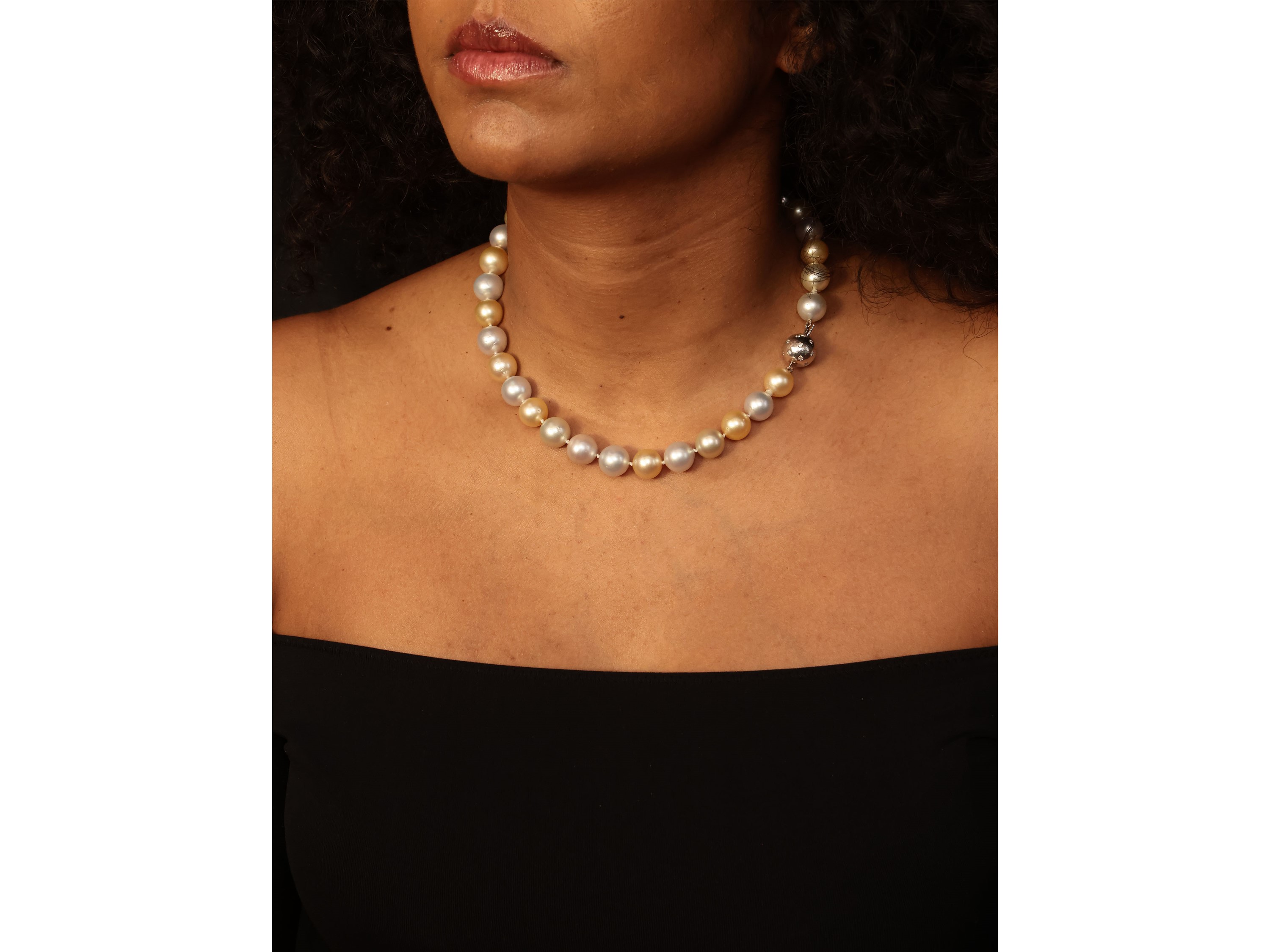 Torrini, Collana di Perle South Sea Bianche e Gold con Fermezza in Oro Bianco e Diamanti
