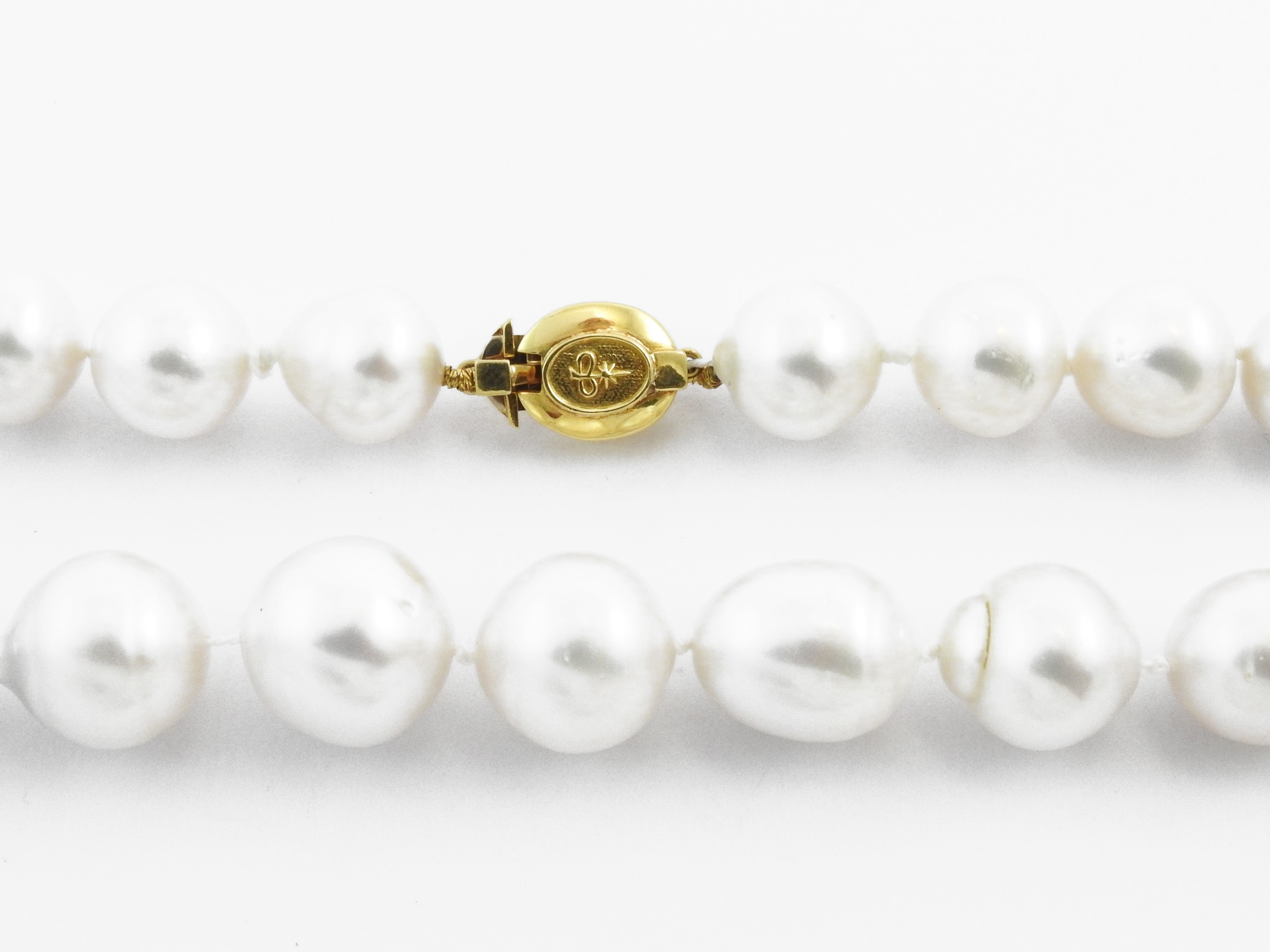 Torrini, Collana di Perle South Sea Bianche Barocche con Fermezza in Oro Giallo