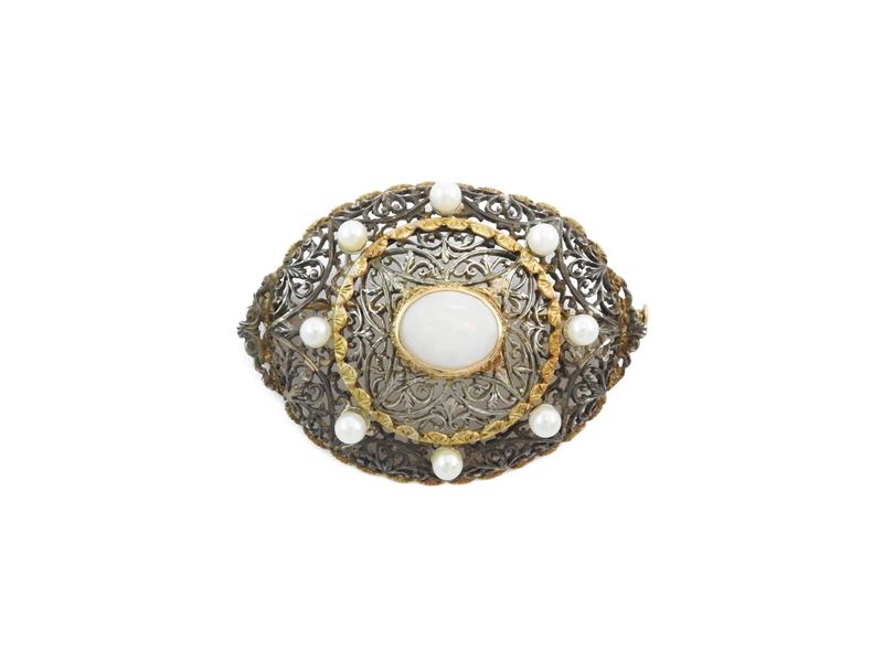 Spilla in Oro Giallo e Argento con Opale Nobile Bianco e Perle