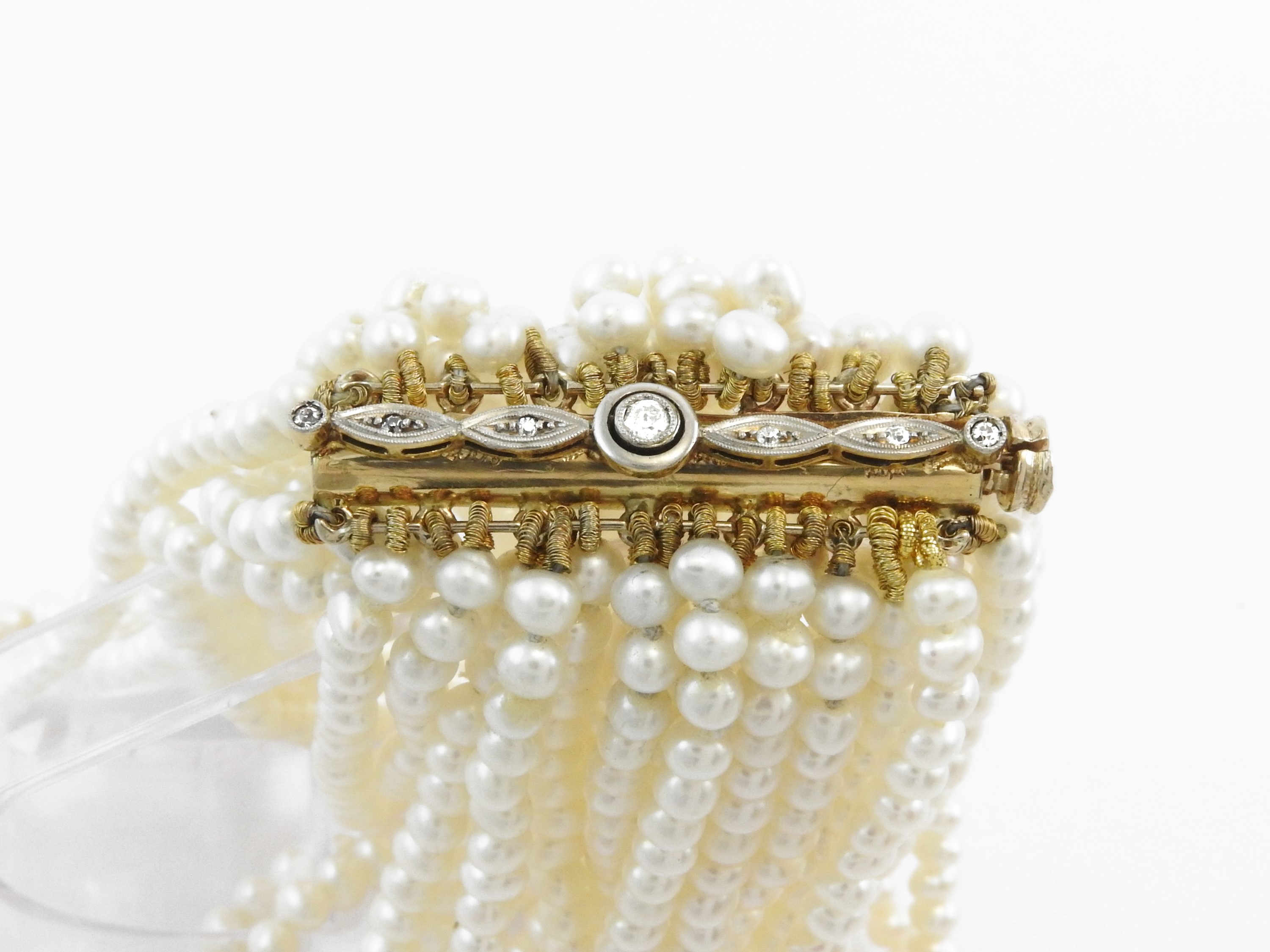 Bracciale Multifilo di Perle Coltivate con Fermezza in Oro Giallo e Platino con Diamanti