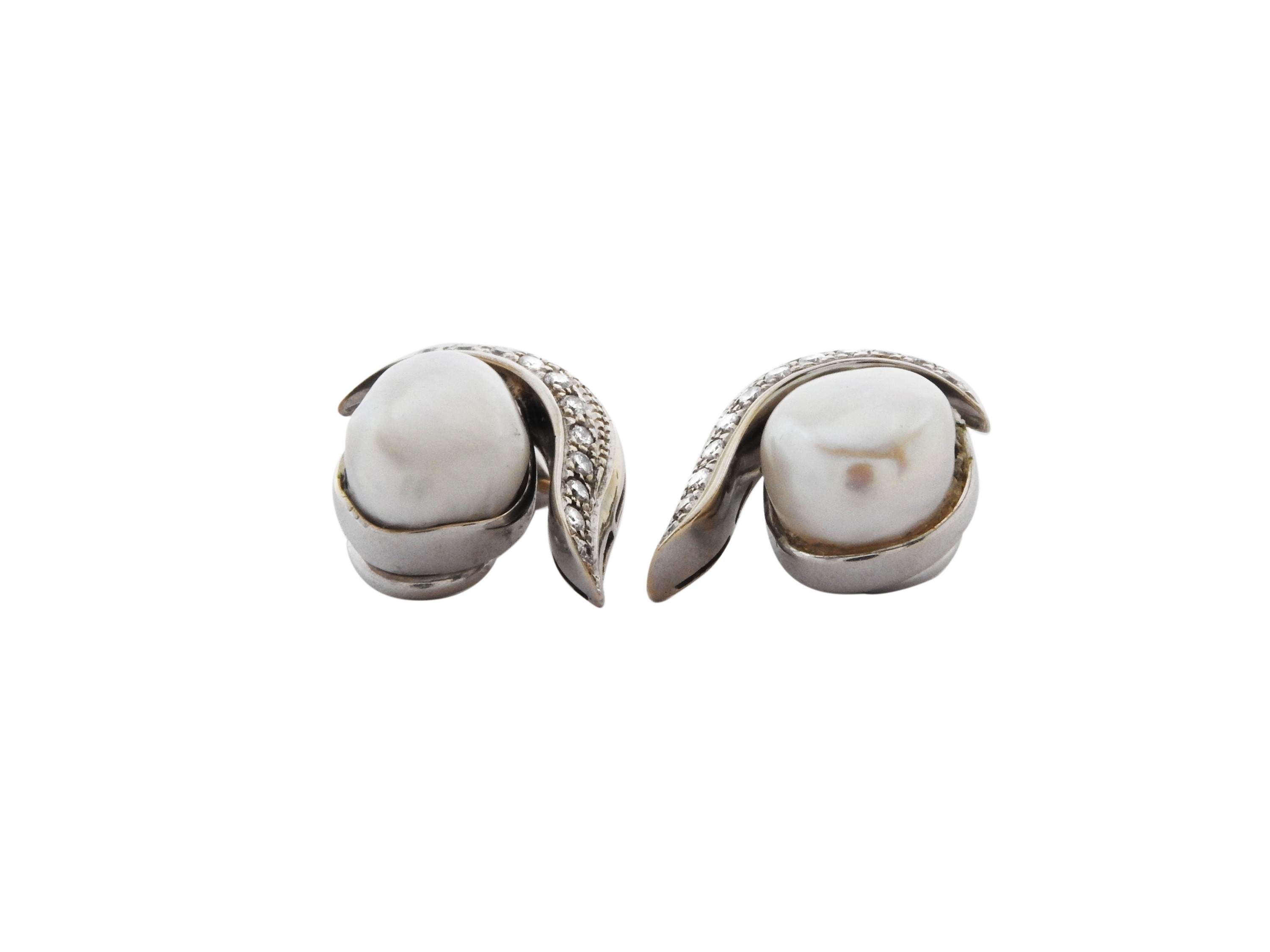 Demi Parure Anello e Orecchini in Oro Bianco con Diamanti e Perle Barocche