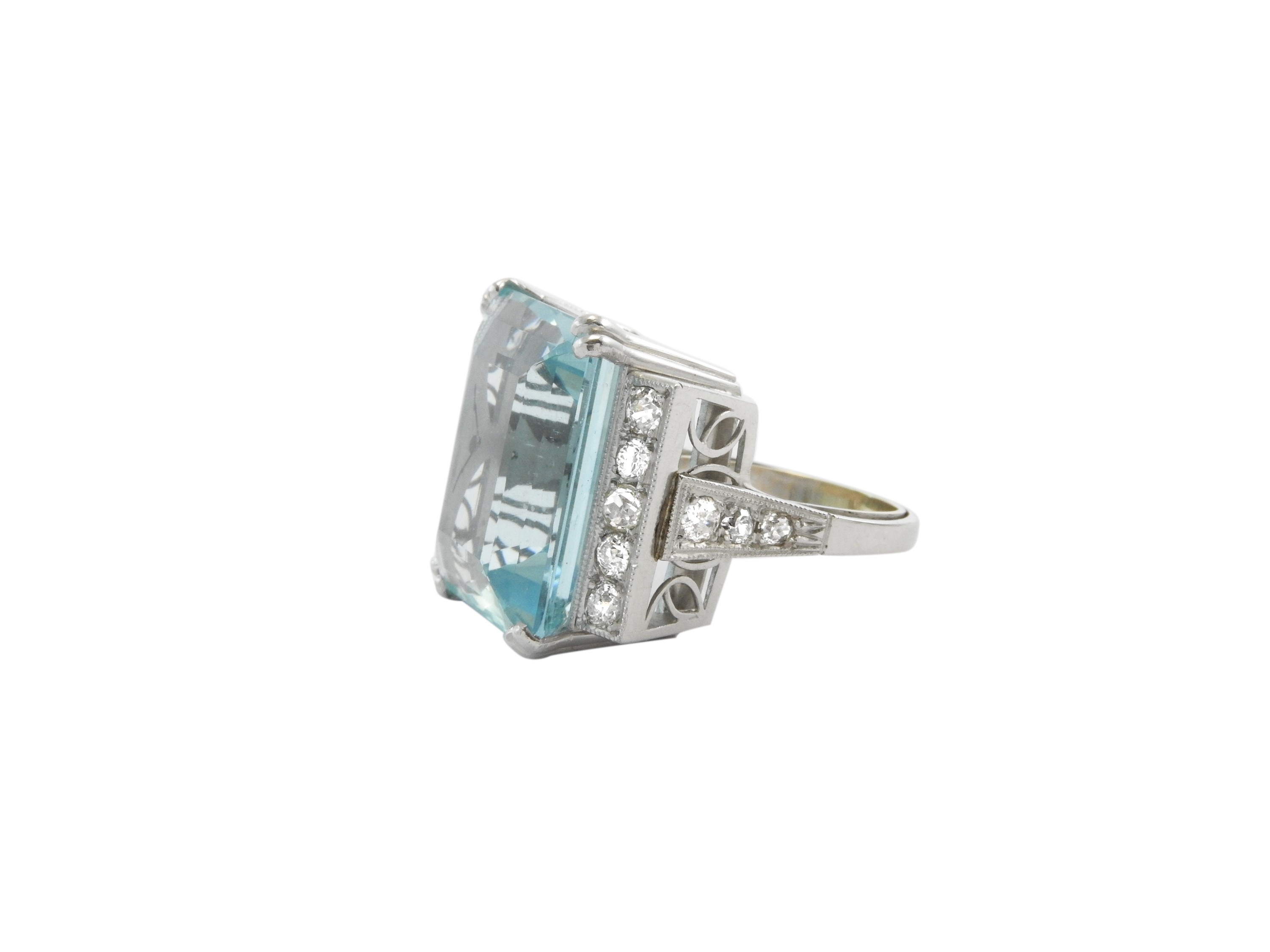 Anello in Platino con Diamanti e Acquamarina
