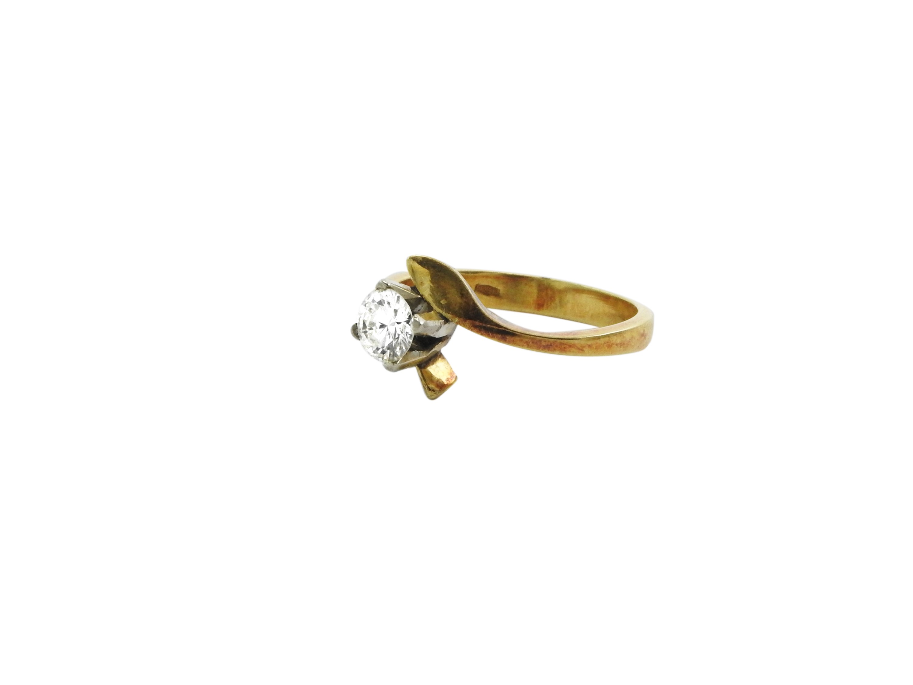 Anello Solitario in Oro Giallo con Diamante