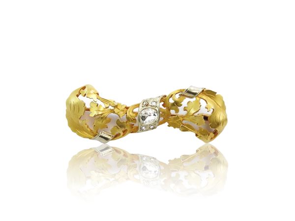 Spilla in oro giallo e bianco con diamanti