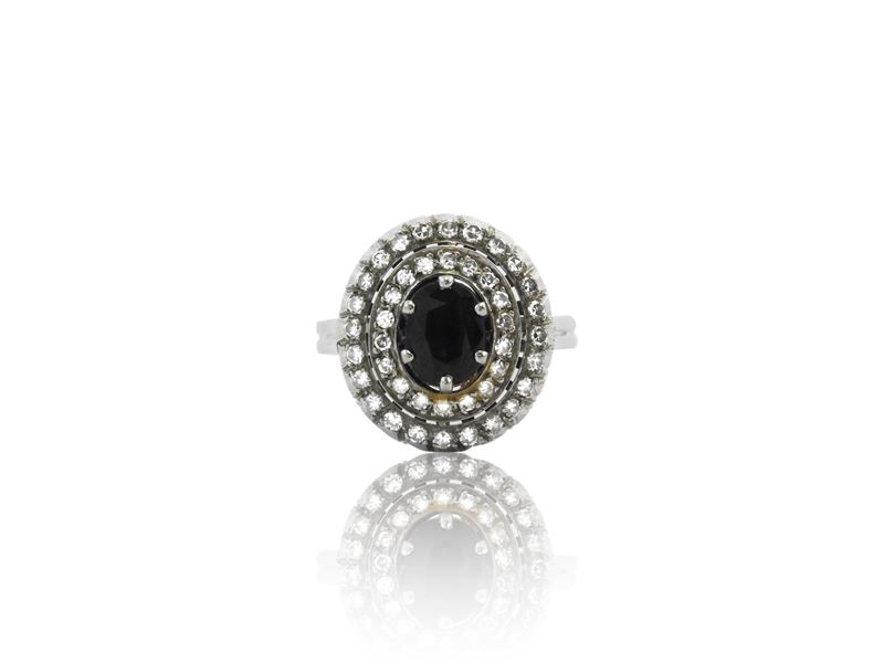 Anello in Oro Bianco con Diamanti e Zaffiro