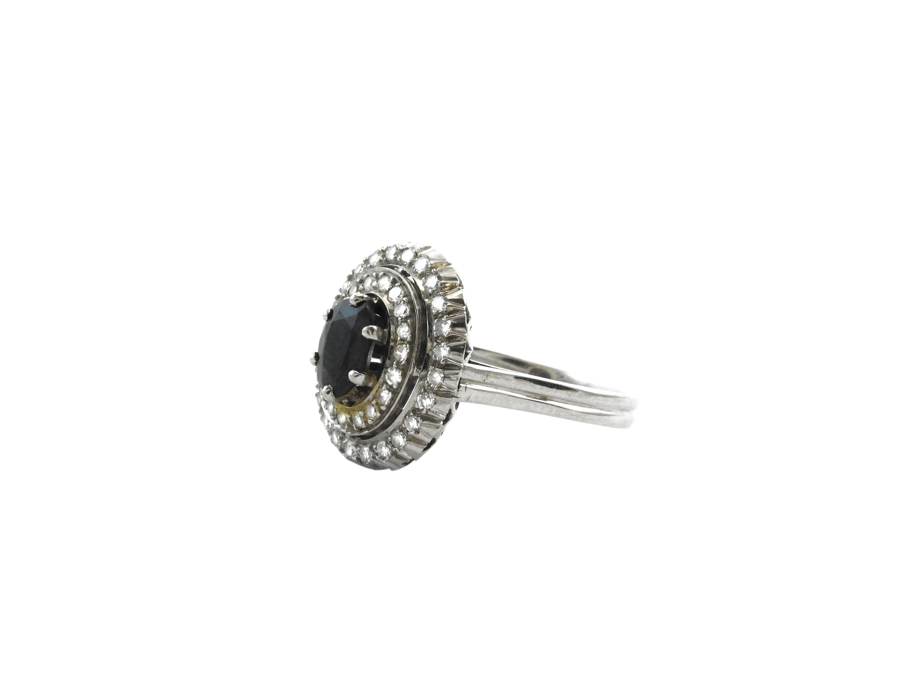 Anello in Oro Bianco con Diamanti e Zaffiro