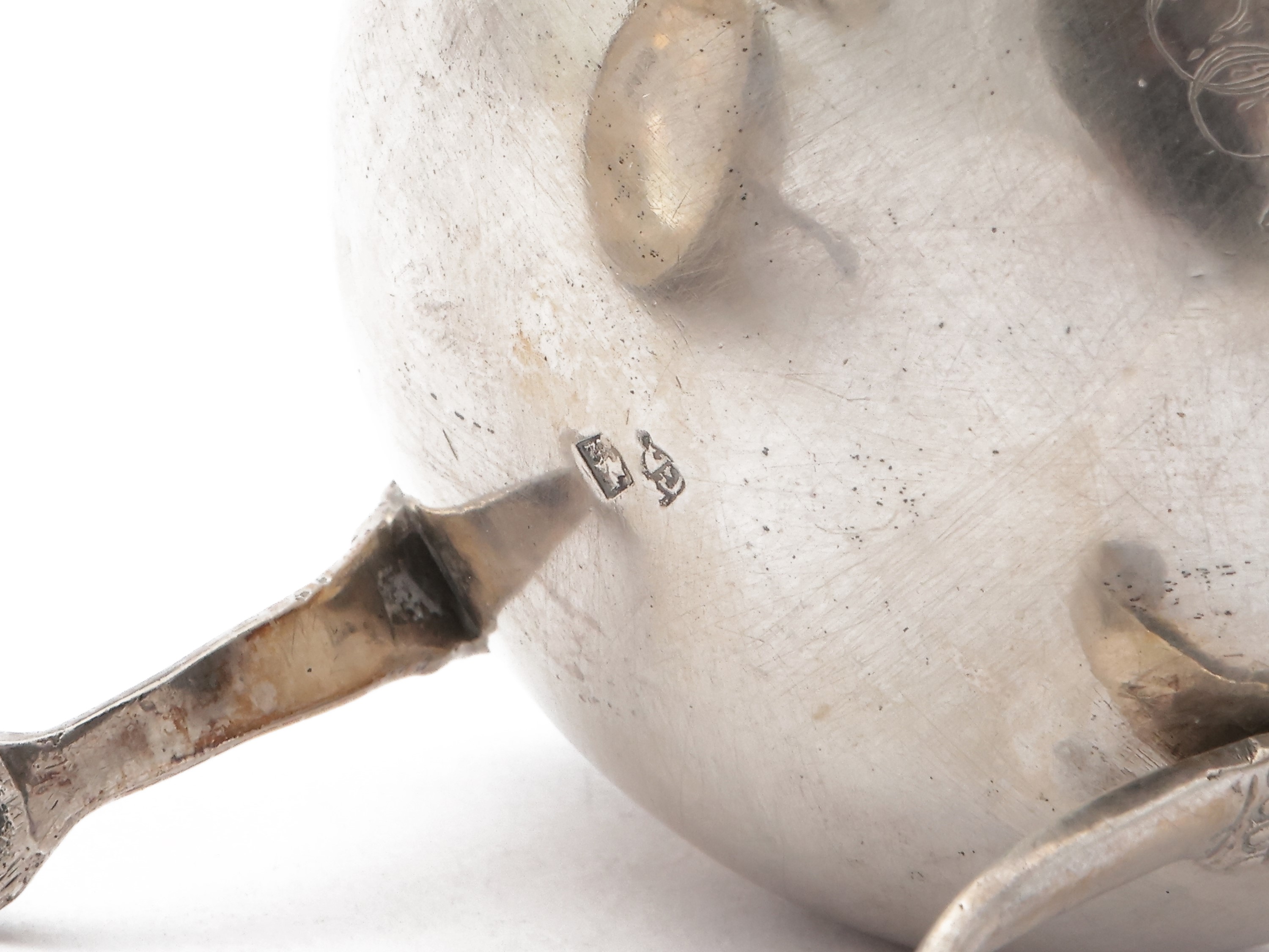 Coppia di saliere in argento, maestro argentiere GA