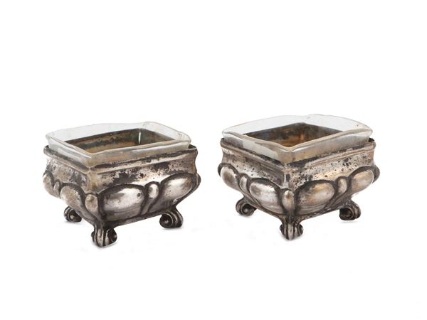 Coppia di piccole saliere in argento