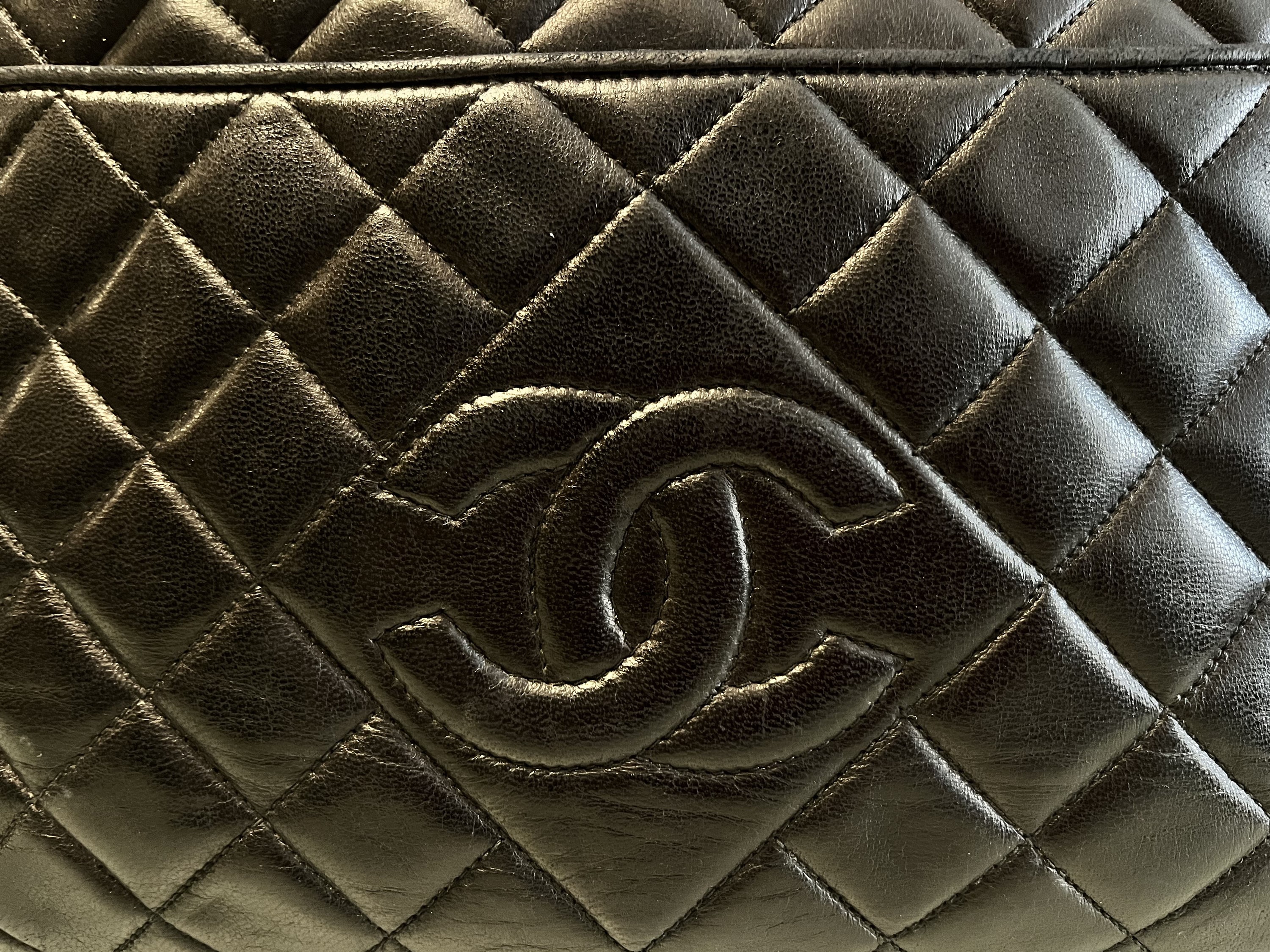 Chanel, Borsa a Spalla in Pelle Nera Matellassè, con Nappa