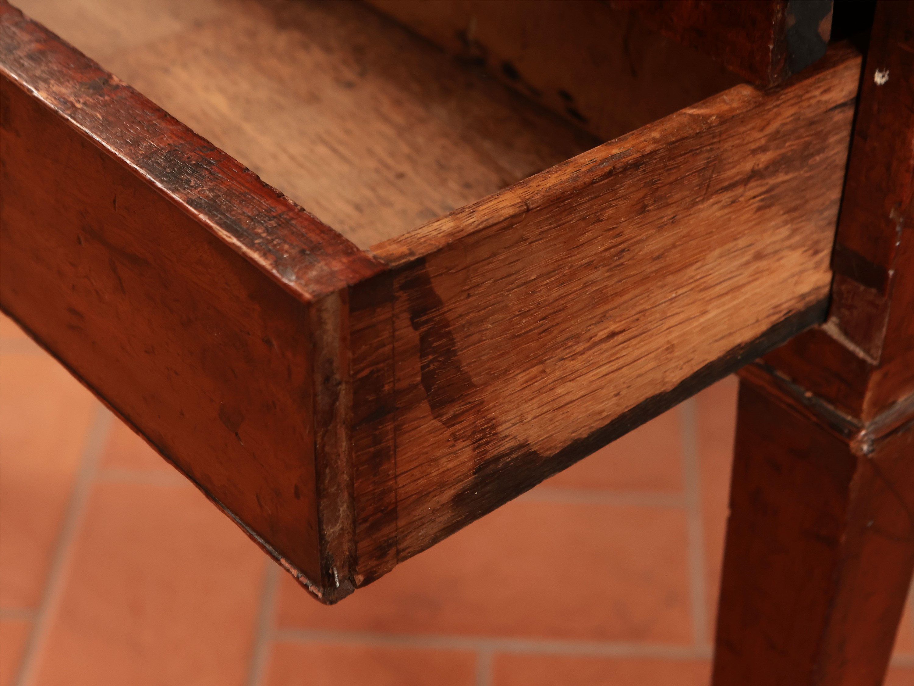 Scrittoio a rullo con alzata in noce