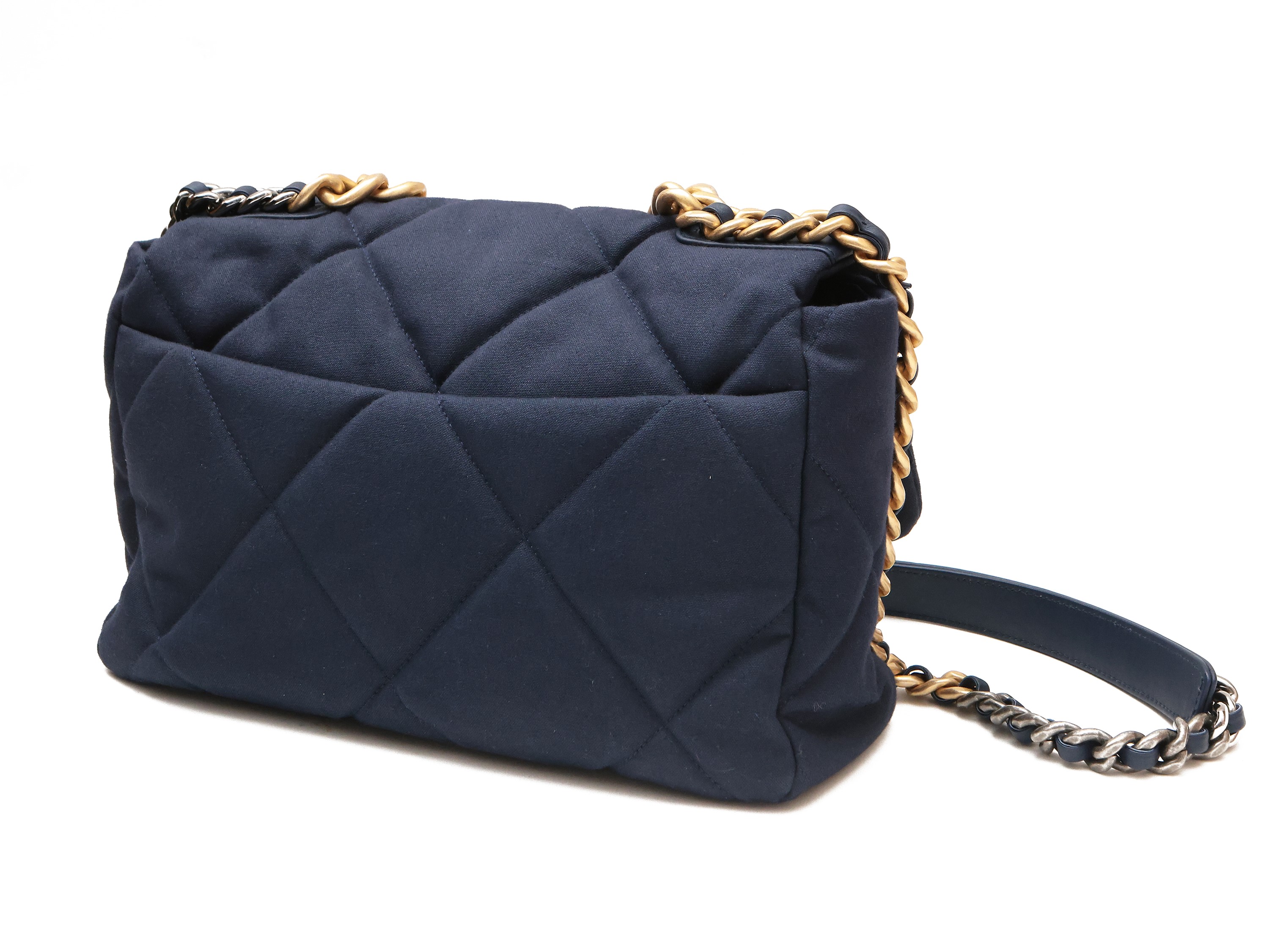 Chanel, Borsa 19 in Tessuto Trapuntato Blu Navy
