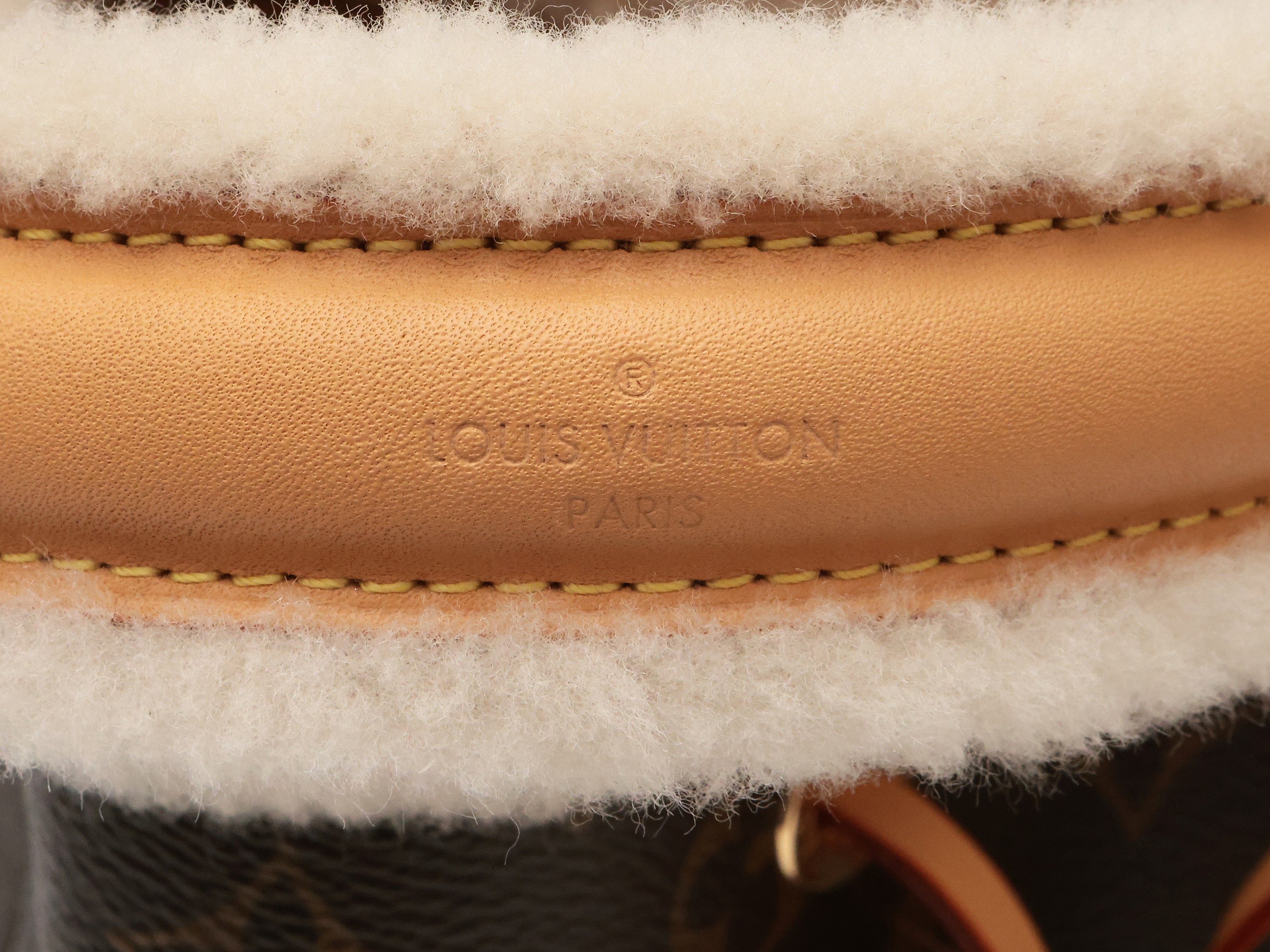 Louis Vuitton, Tote Bag Neònoè Shearling Bb in Tela Monogram