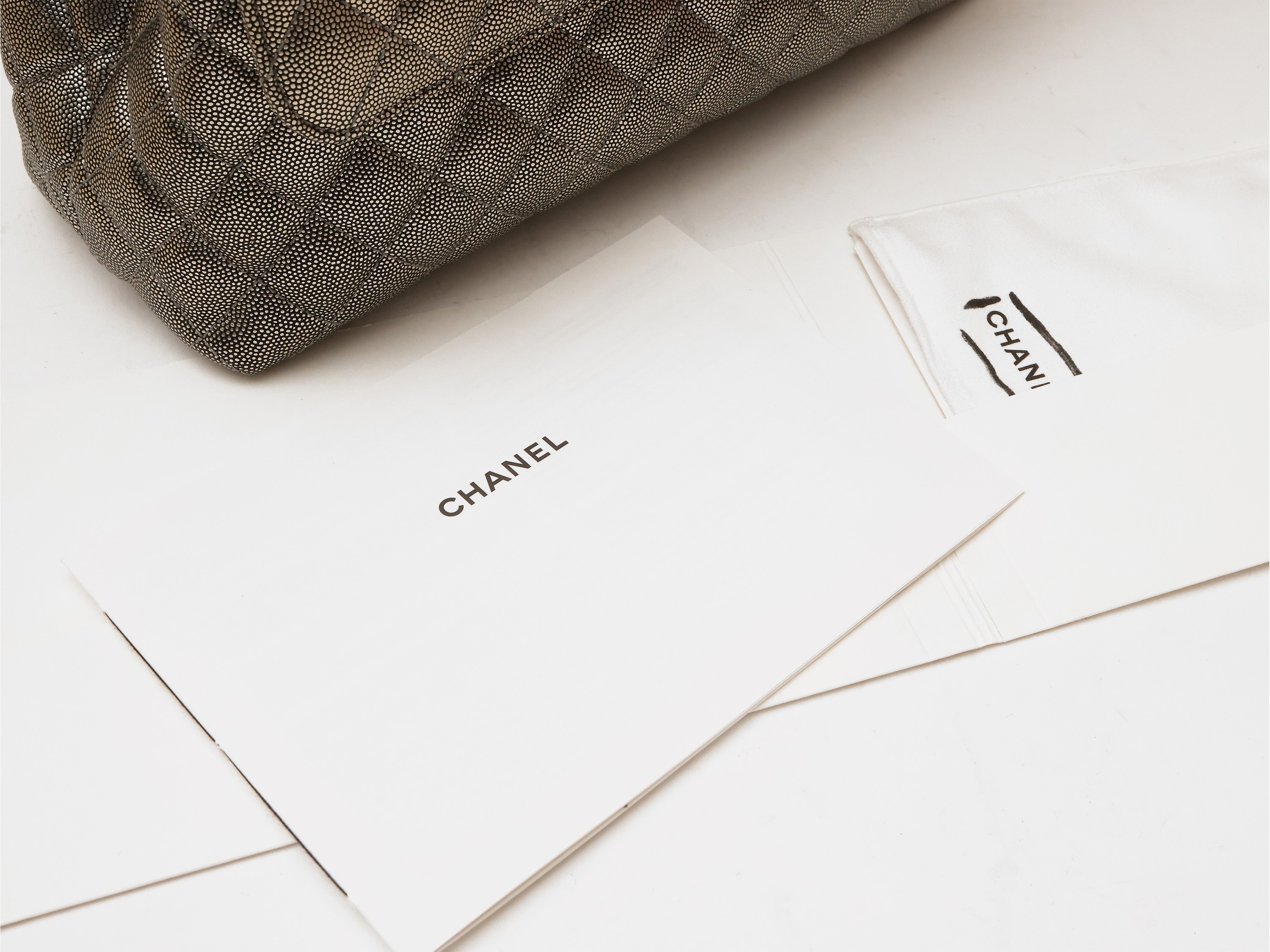 Chanel, Borsa "coco Handle" in Pelle Caviar Argento Matelassé