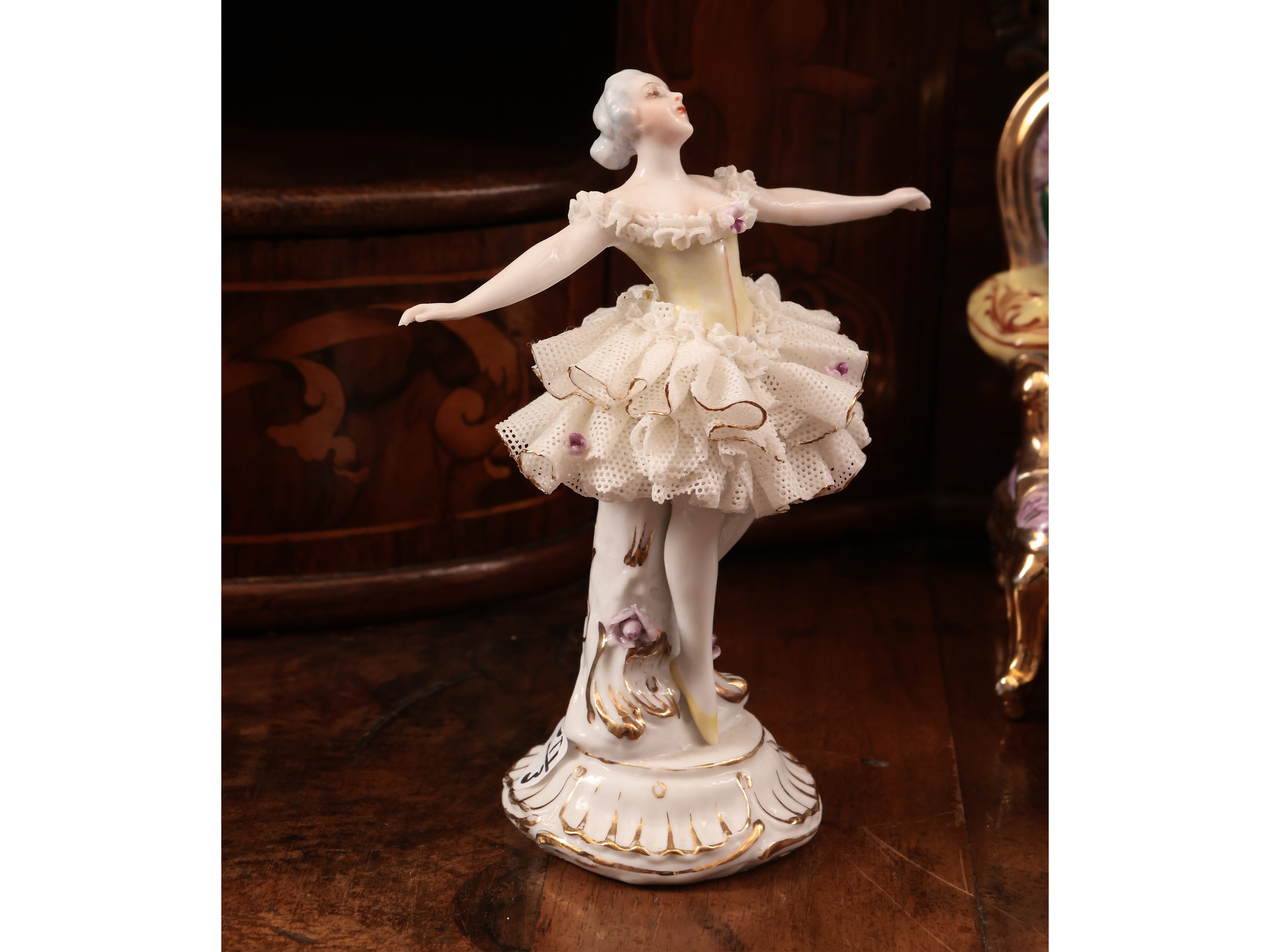 Luigi Fabris : Three porcelain groups - Auction Dèballage. Deals