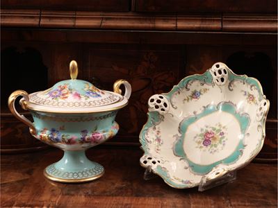 Due Accessori per la Casa e la Tavola in Porcellana