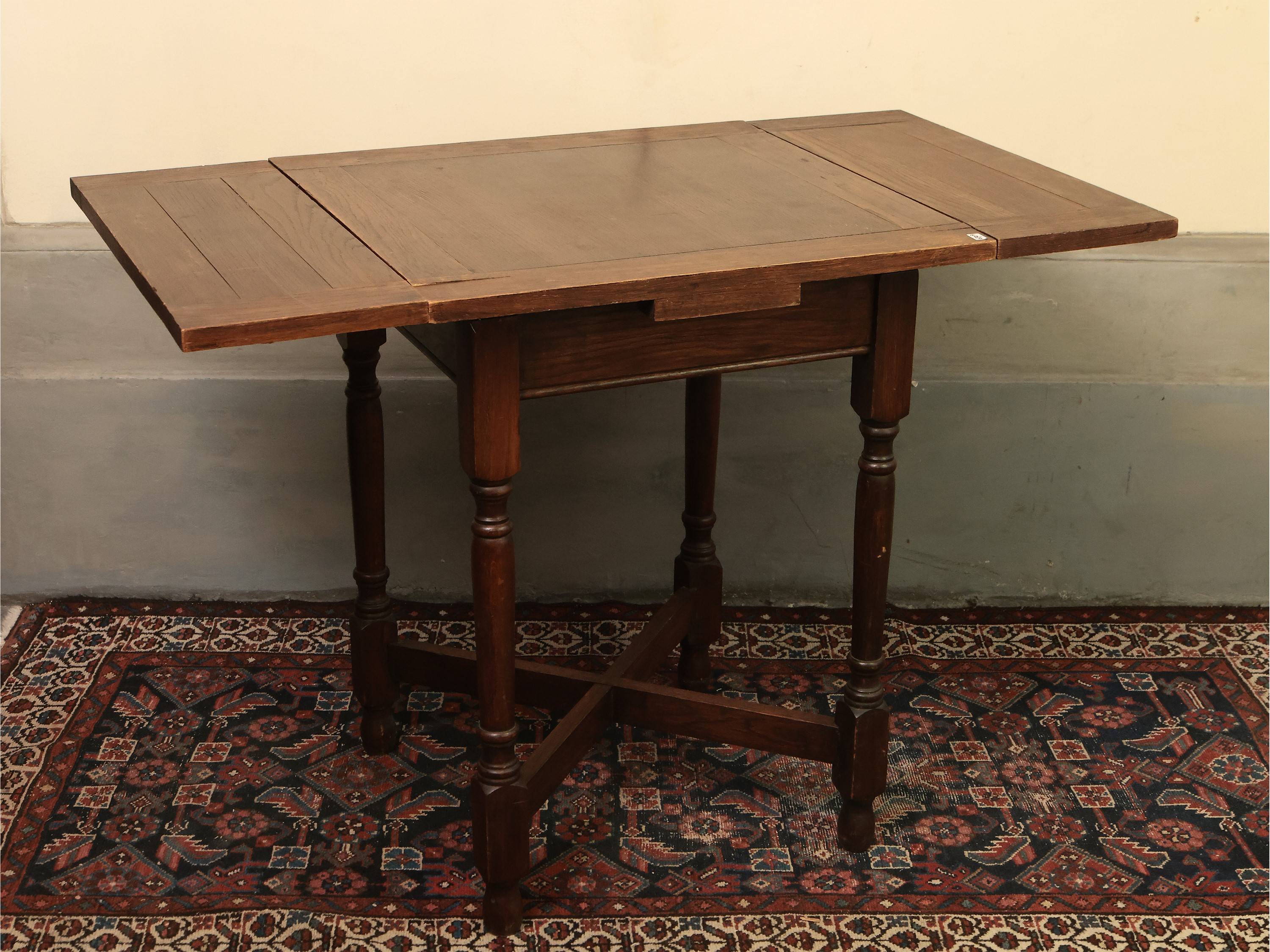 Tavolino allungabile in noce