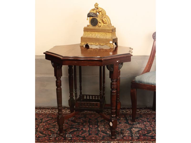 Tavolo da appoggio in noce